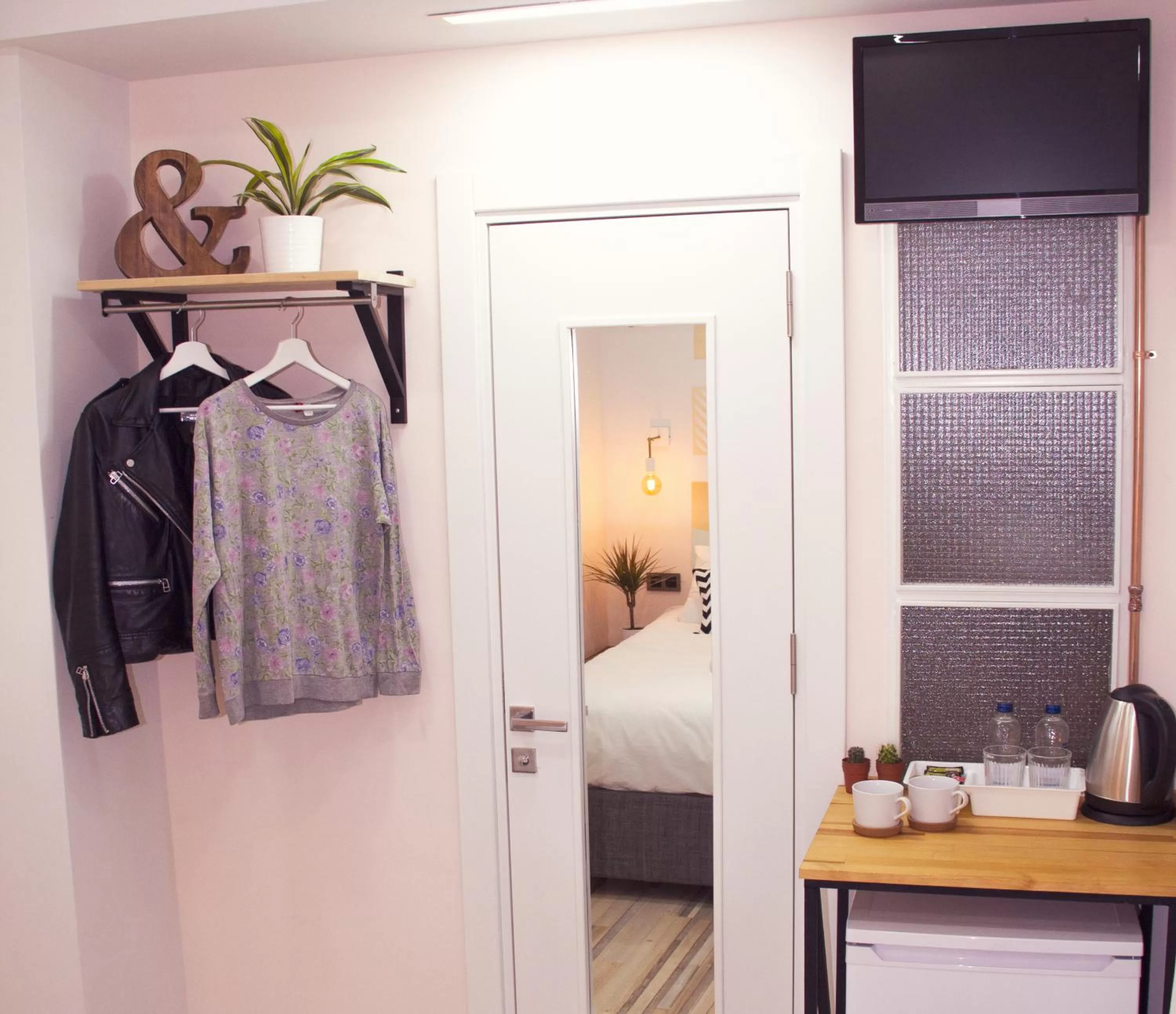 TV and multimedia, Bathroom in Hotel MOLA Galata