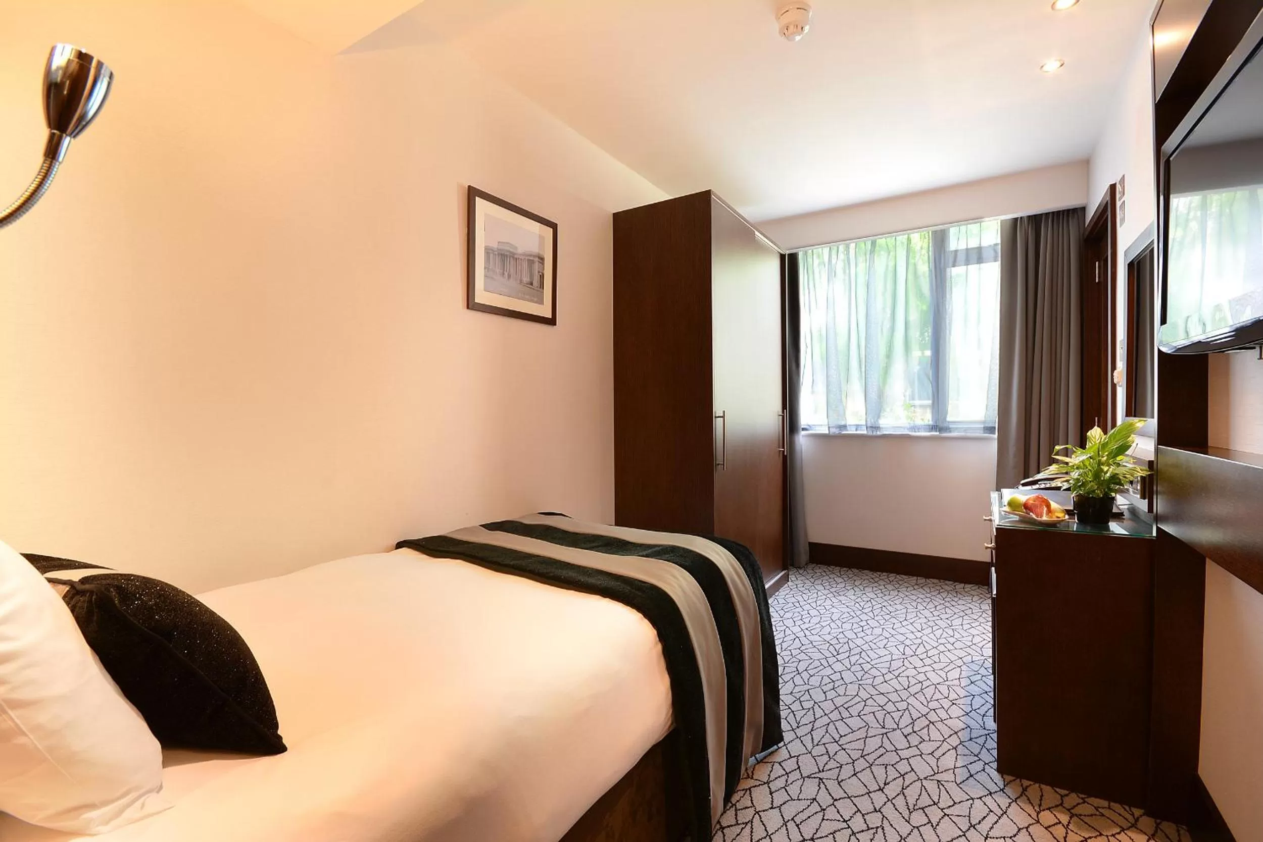 Bedroom, Bed in Park Grand London Lancaster Gate