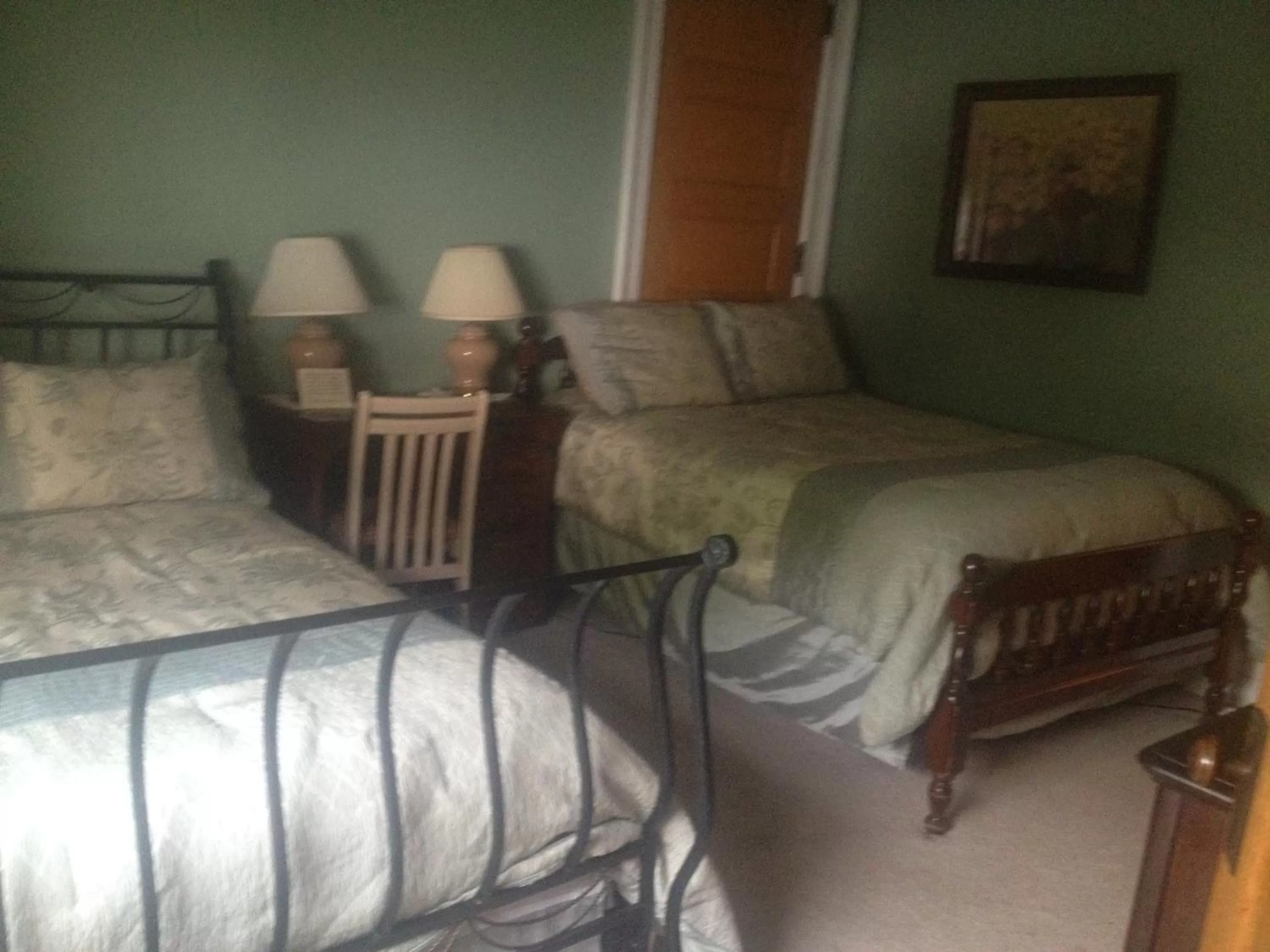 Bedroom, Bed in Victorian Charm Inn