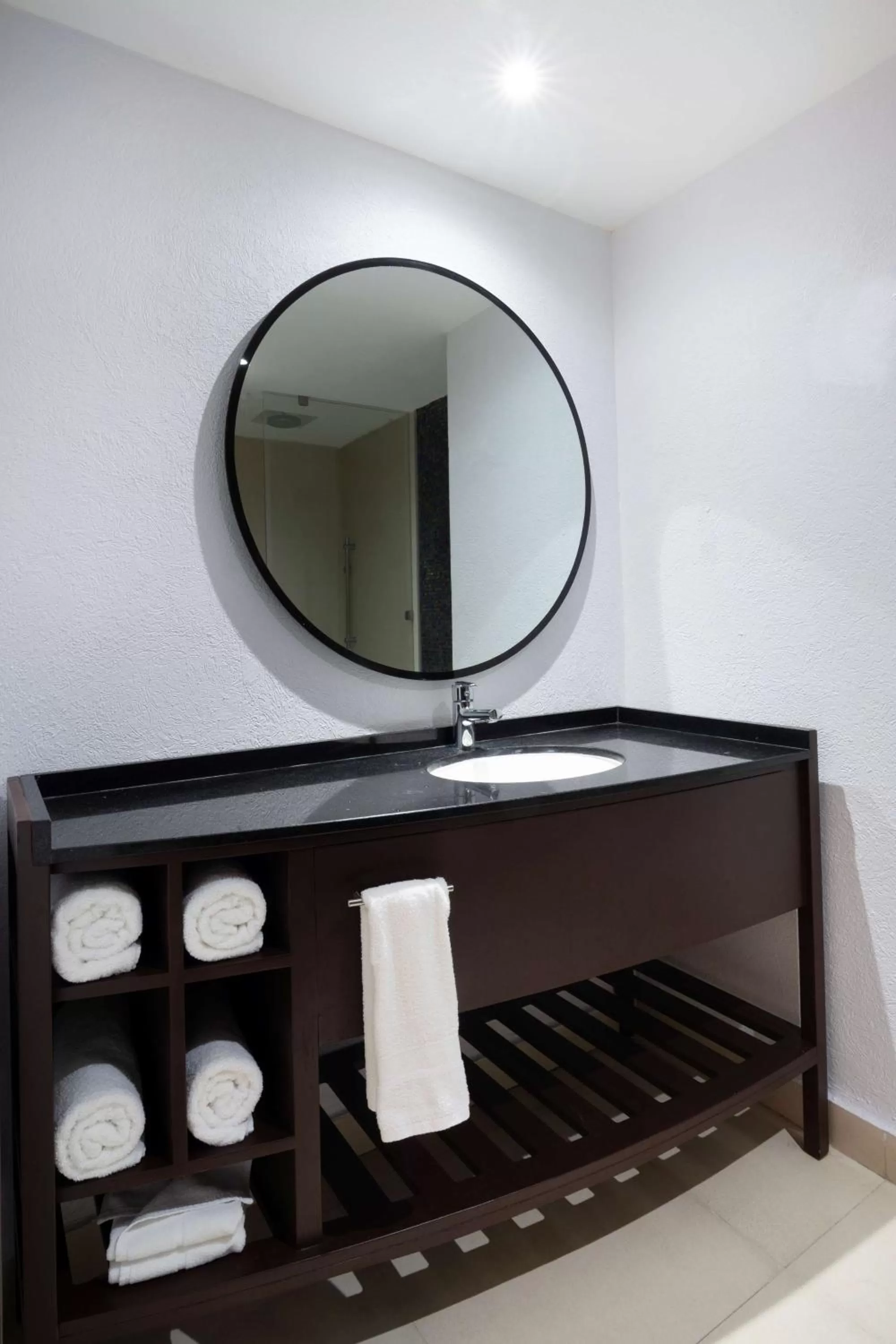 Bathroom in Hampton by Hilton Veracruz Boca Del Rio