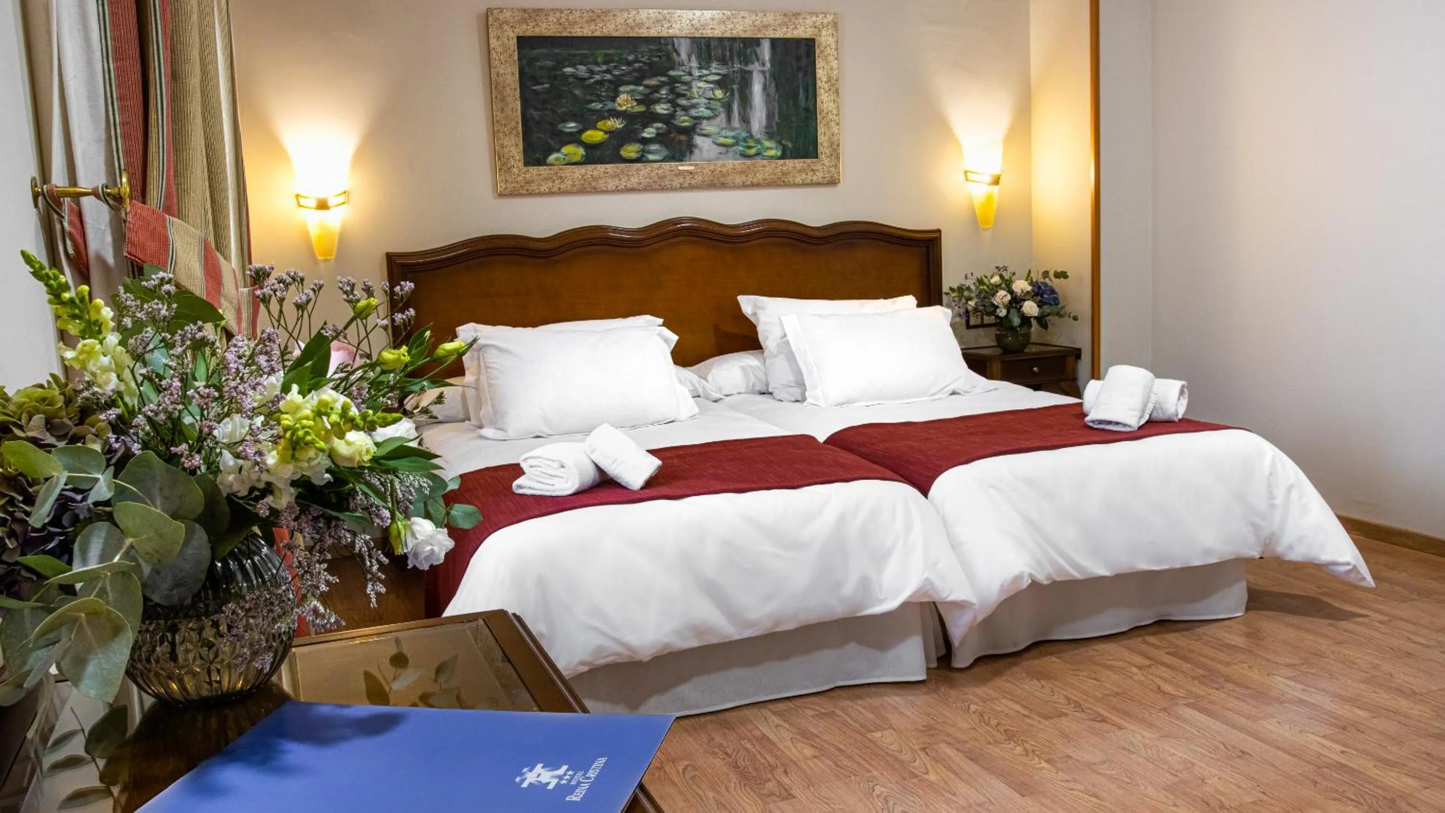 Photo of the whole room, Bed in Hotel Reina Cristina