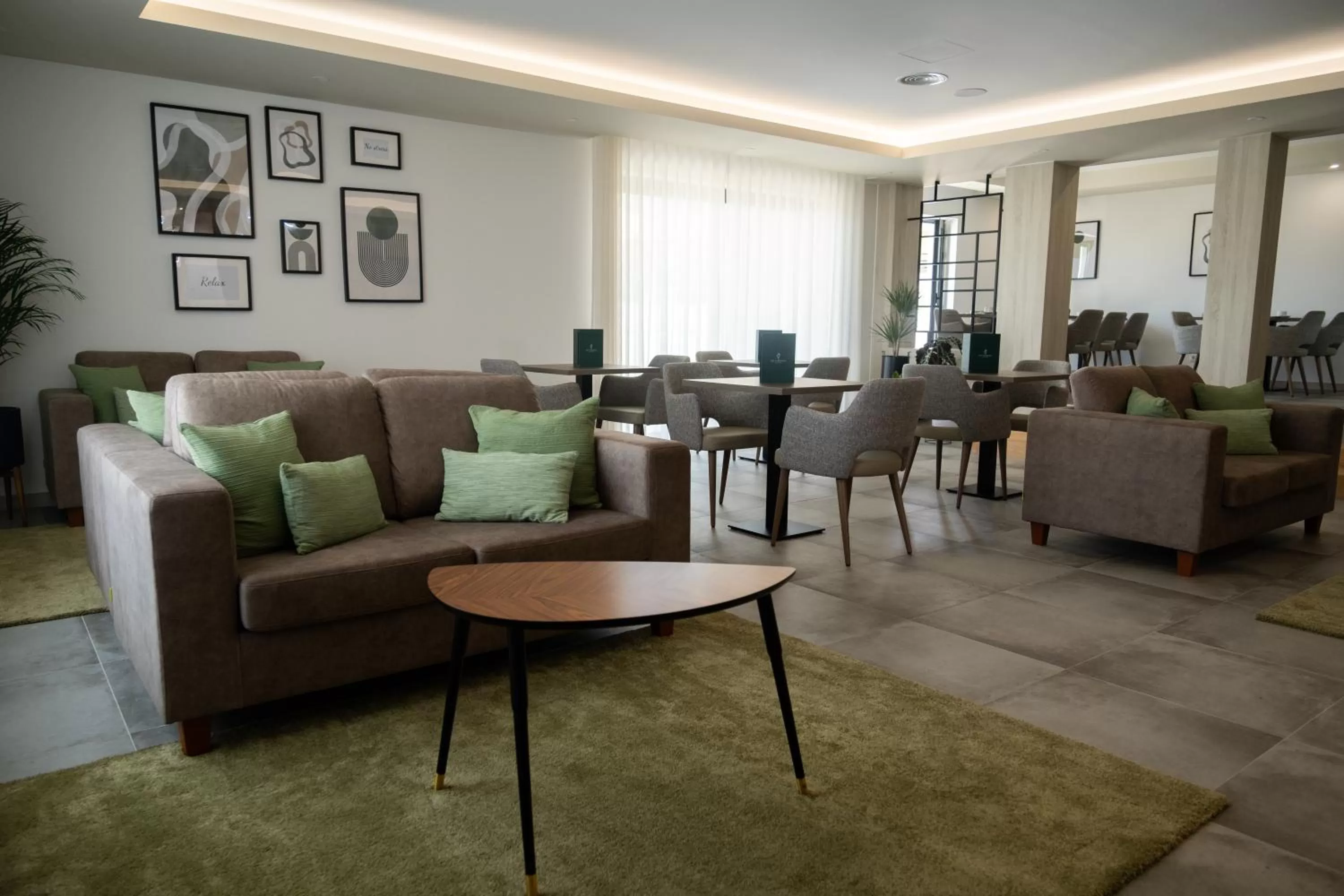 Communal lounge/ TV room in Ria Formosa Guest House