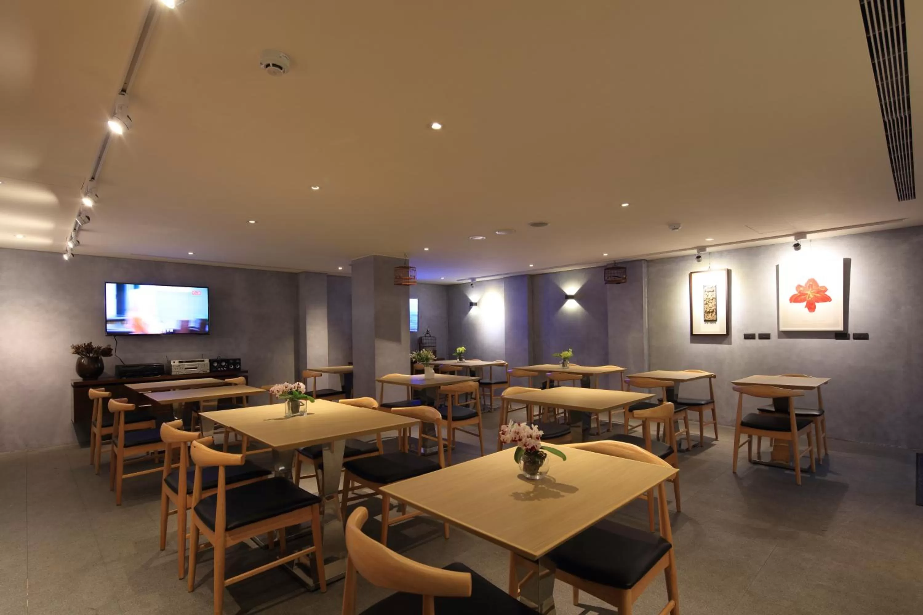 Restaurant/places to eat in Water House