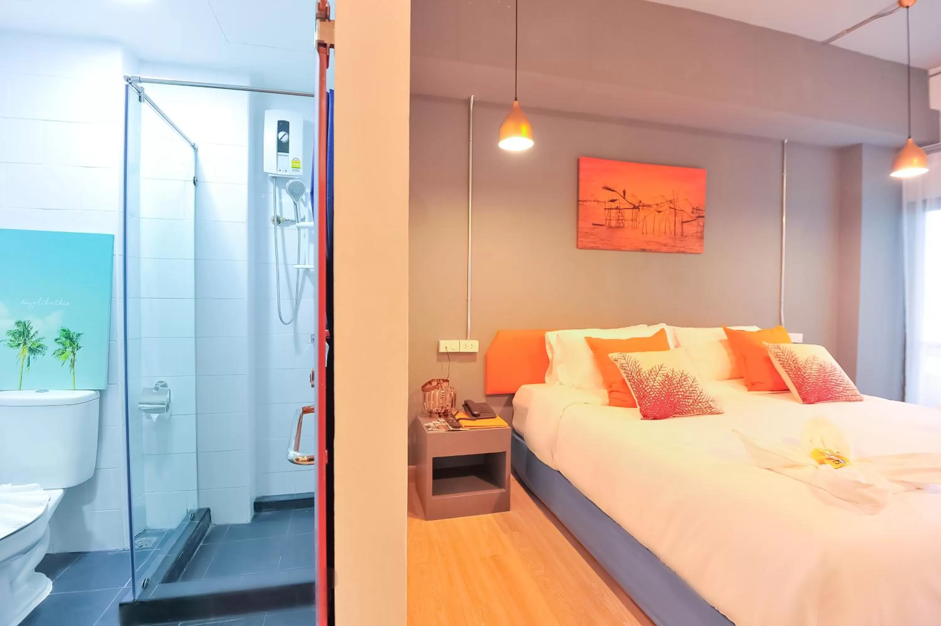 Bathroom, Bed in 7 Stays Pattaya Hotel