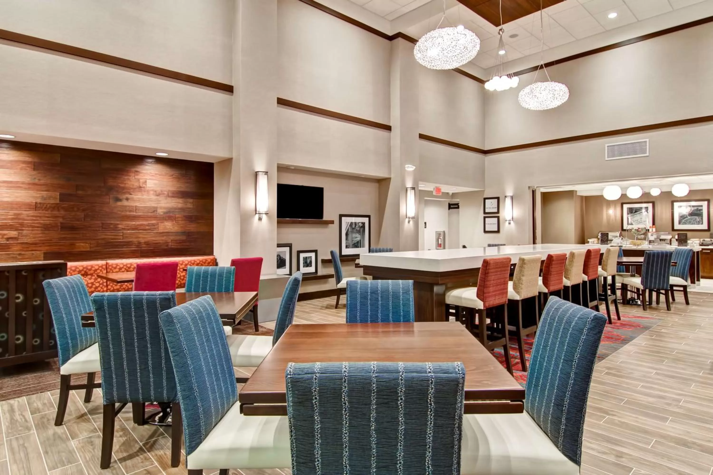 Breakfast in Hampton Inn & Suites Detroit/Troy