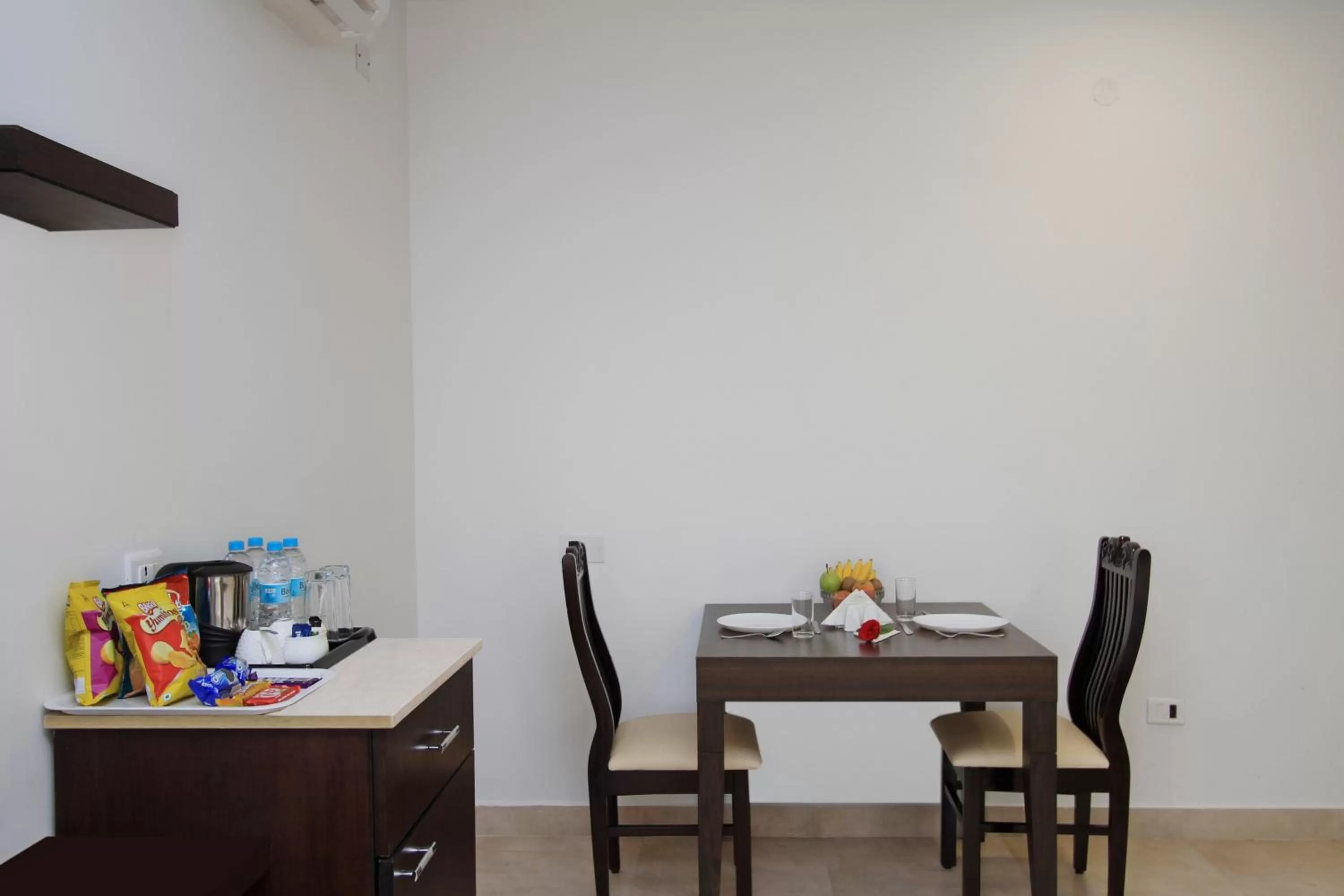 Coffee/tea facilities, Dining Area in Ambaari hotel