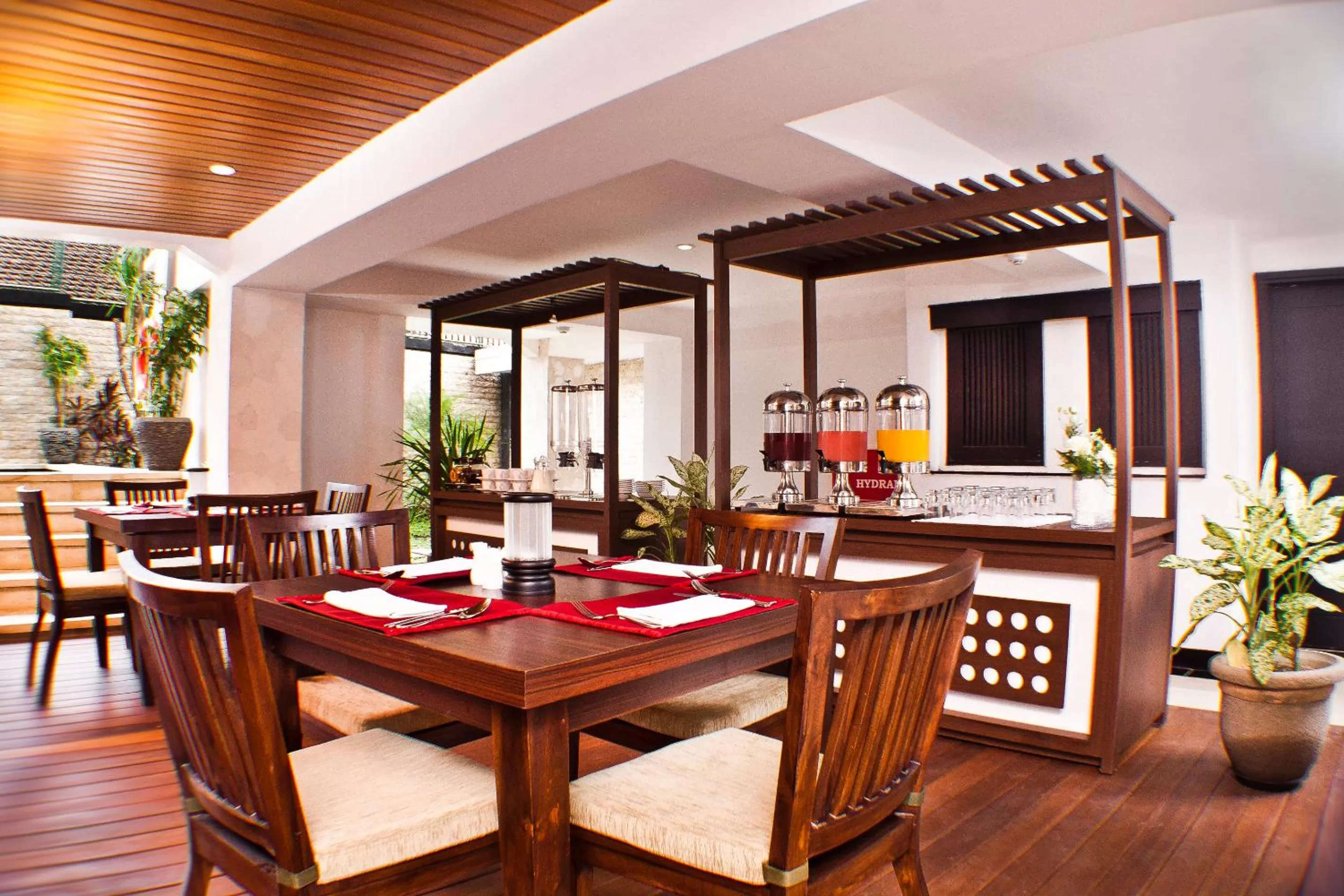 Restaurant/places to eat in Royal Regantris Kuta