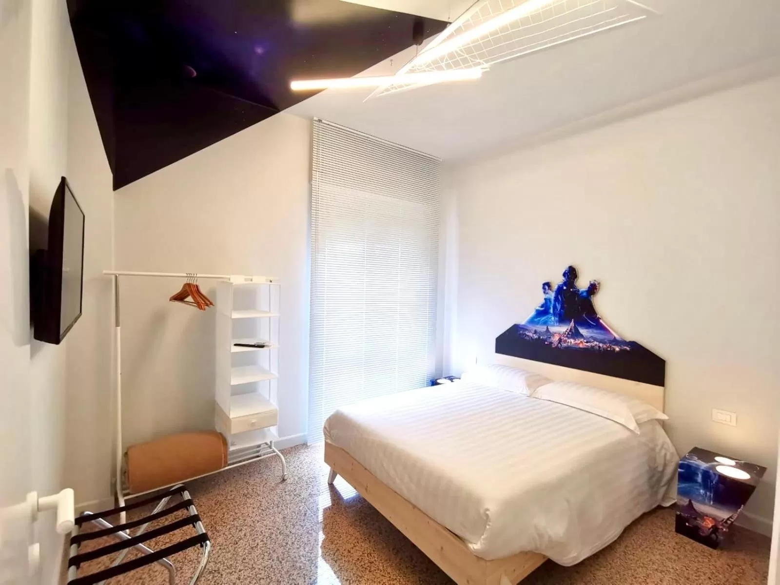 Photo of the whole room, Bed in Red Carpet rooms