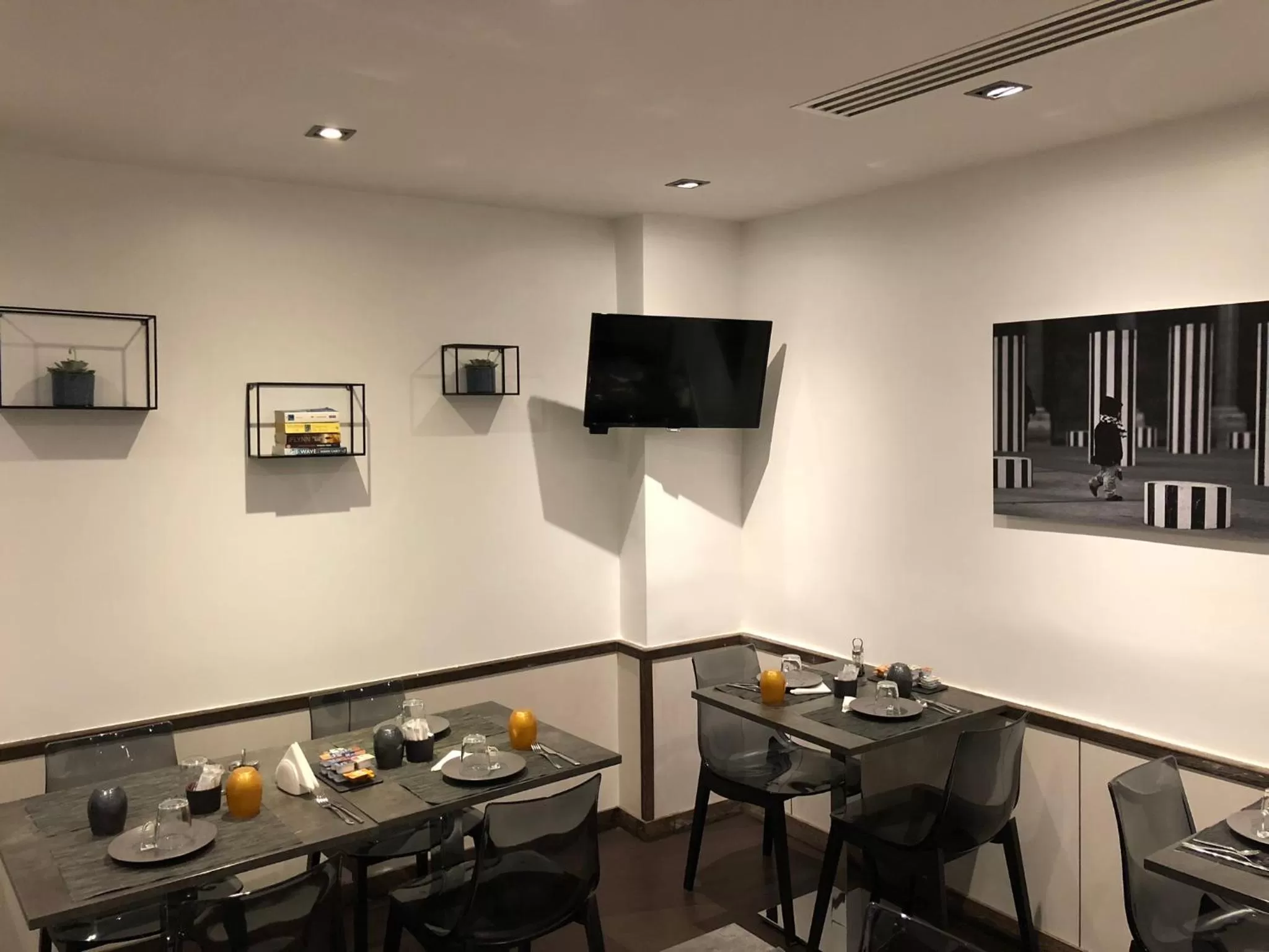 Food and drinks in Best Western Empire Elysees