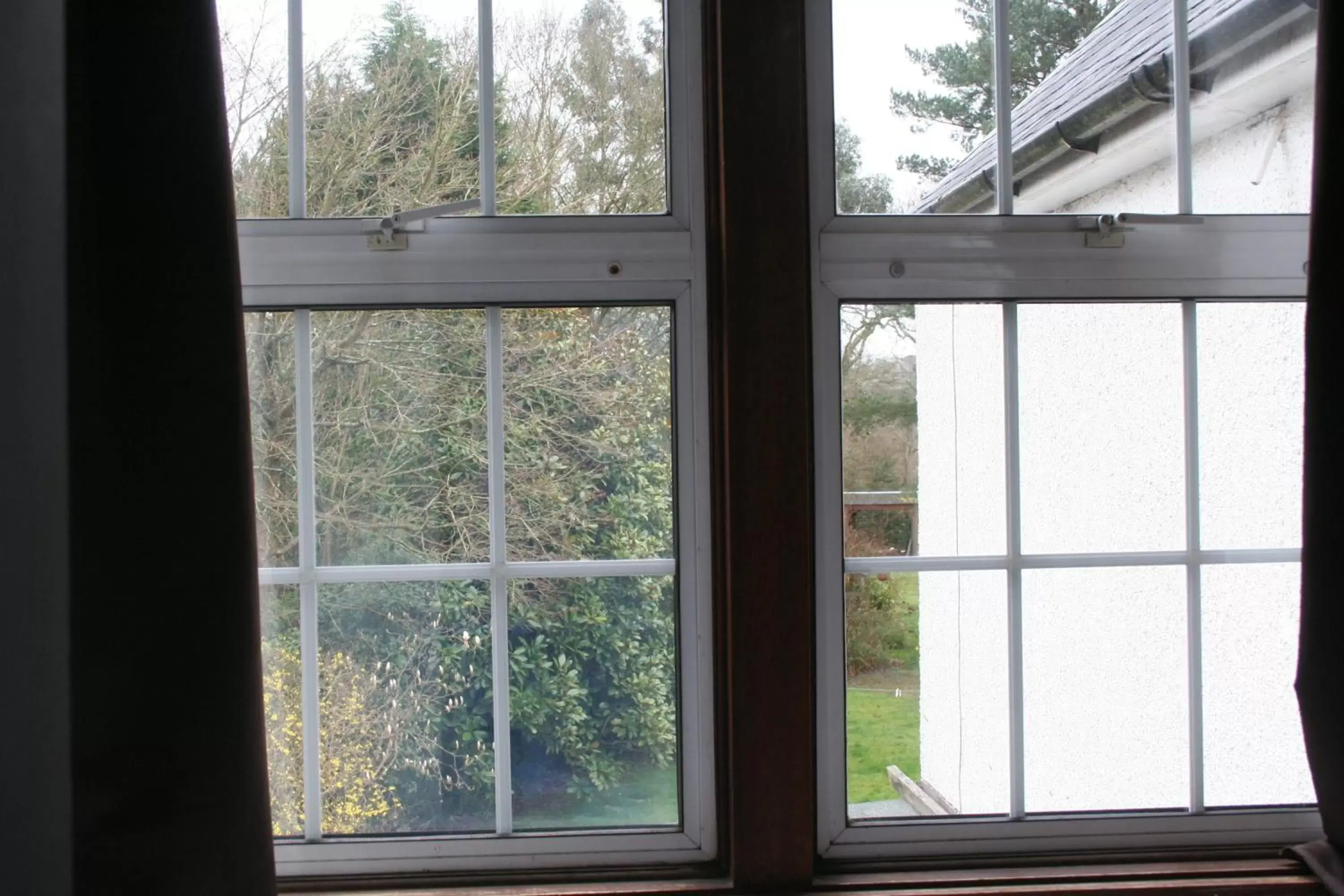 Triple in Oakhurst Gatwick Traditional English B&B & bookable Holiday parking deals GATWICK transport Triple in Oakhurst Gatwick Traditional English B&B & bookable Holiday parking deals GATWICK transport