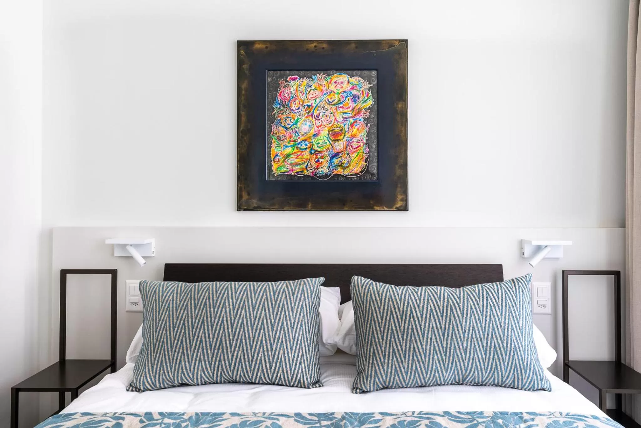 Decorative detail, Bed in Hôtel Alpes & Lac