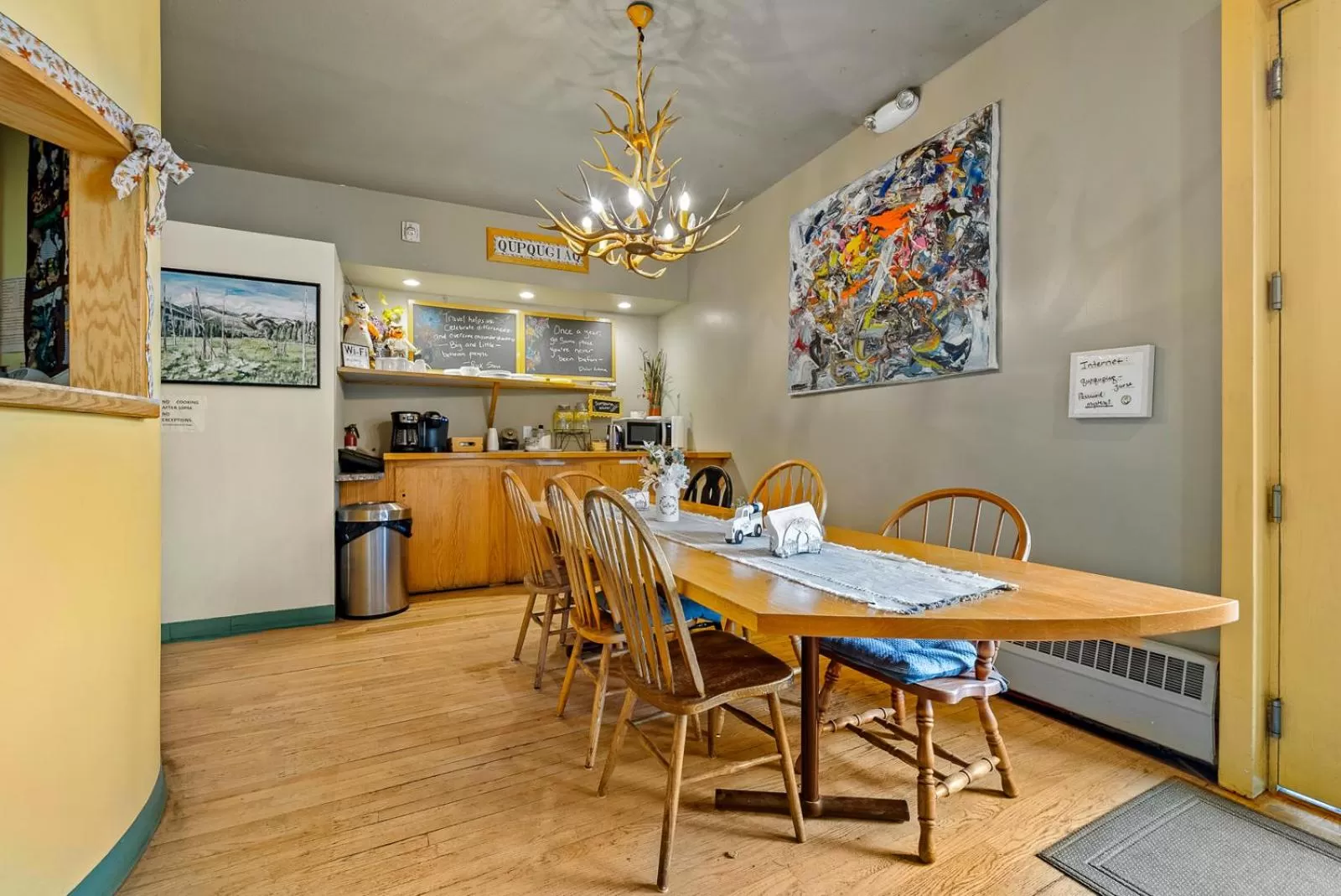 Dining area in Qupqugiaq Inn
