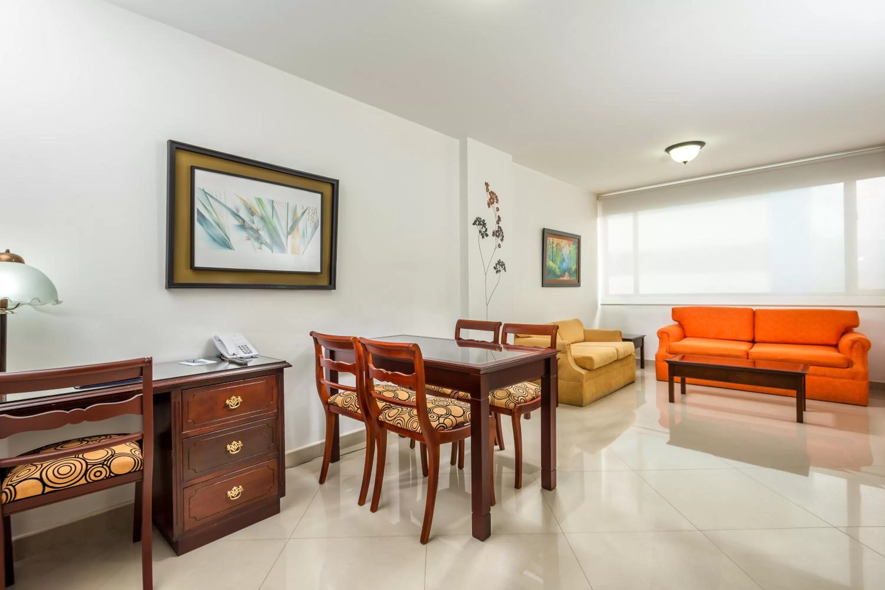 Seating area in Hotel Dann Combeima