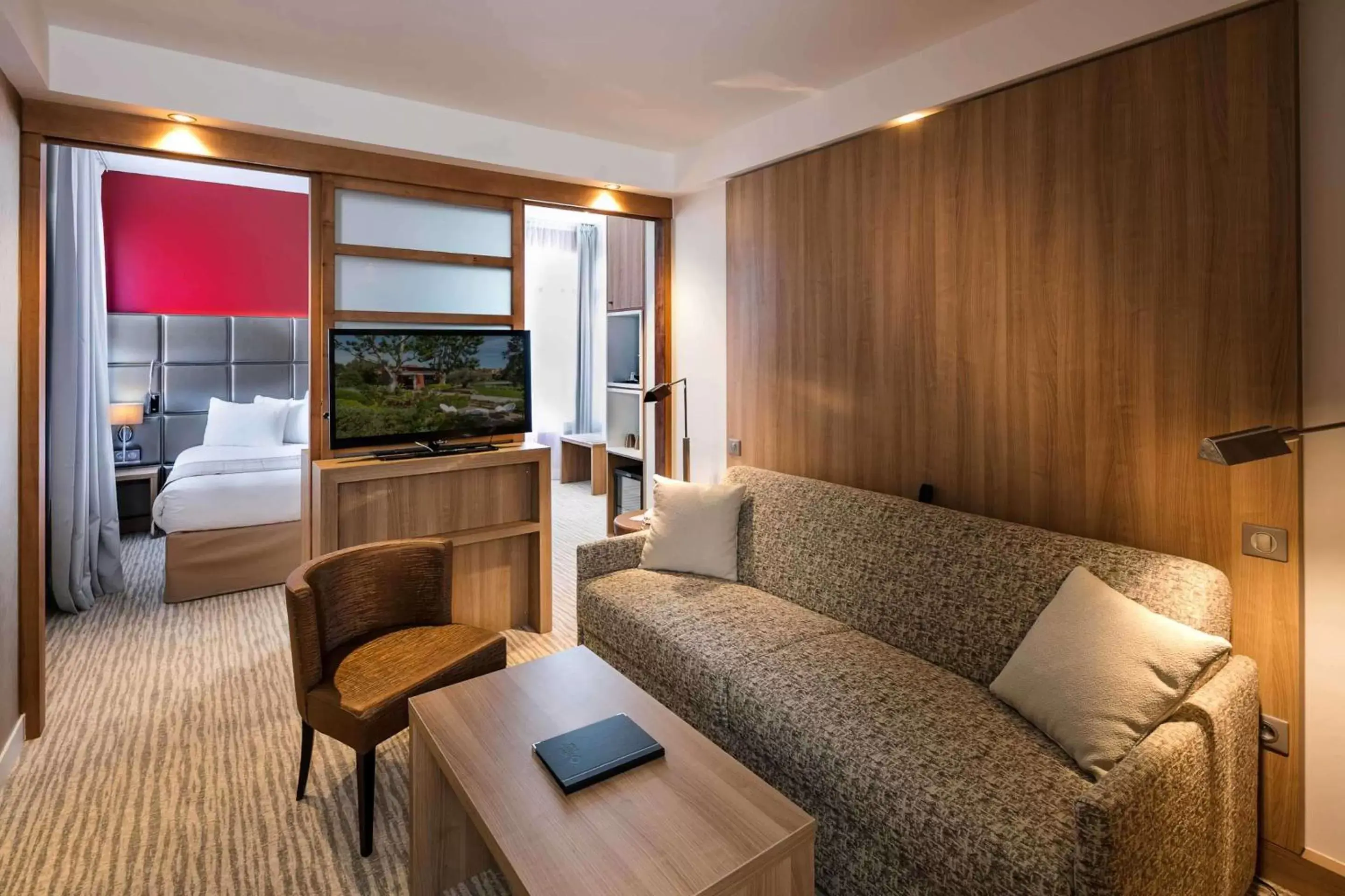 Suite Junior with King Bed in Best Western Plus Le Lavarin Suite Junior with King Bed in Best Western Plus Le Lavarin