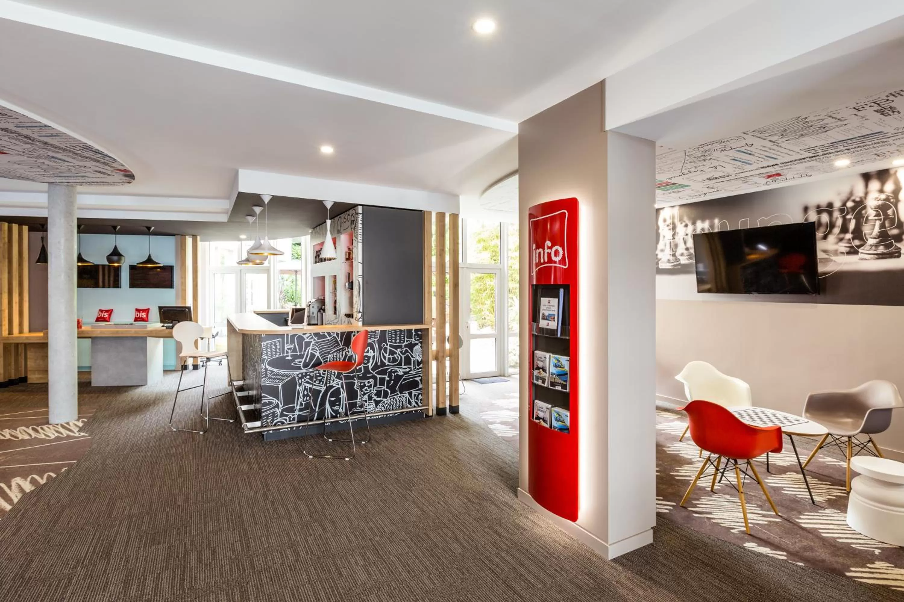 Lobby or reception in ibis Lannion