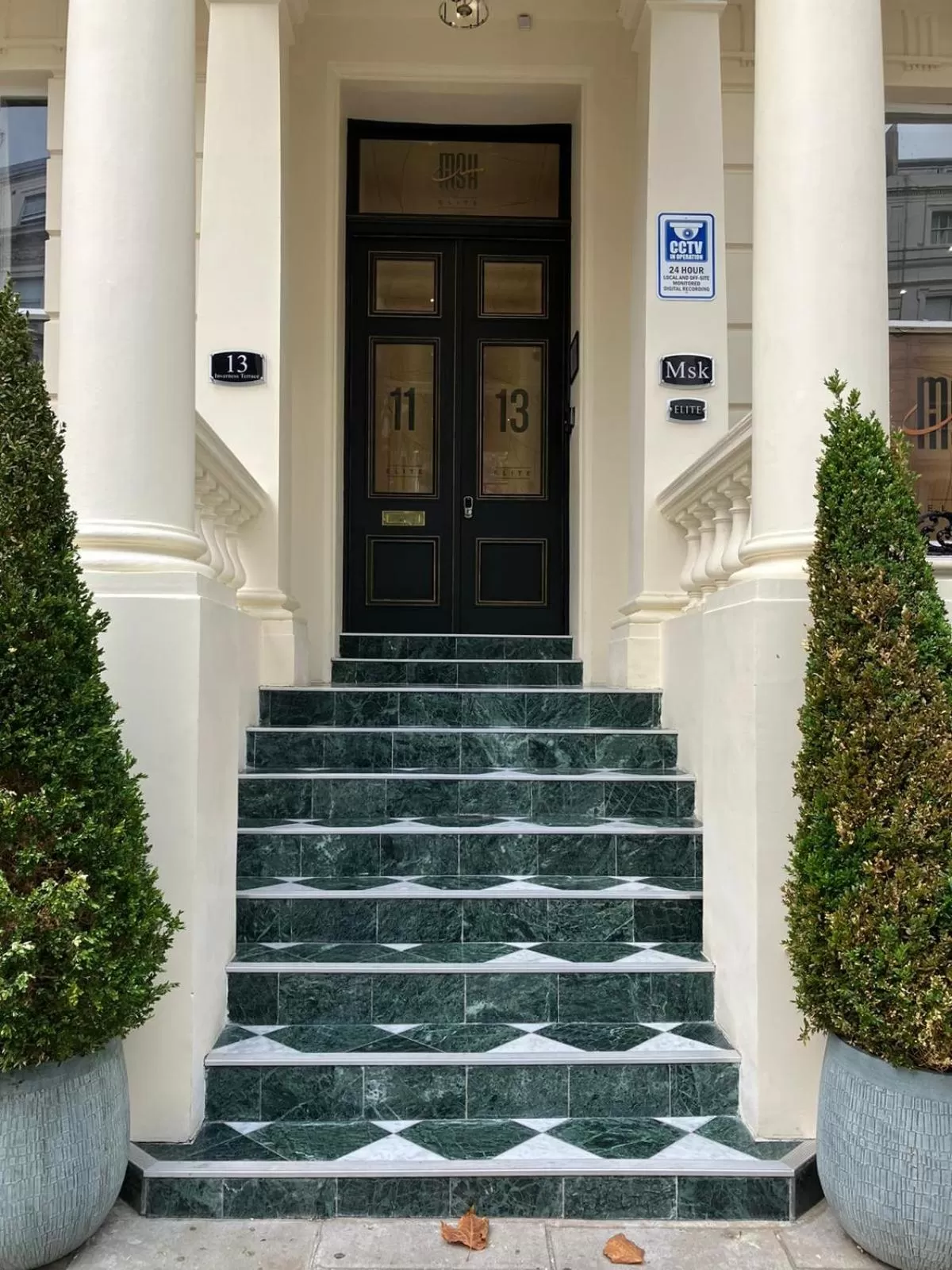 Facade/entrance in MSK Elite