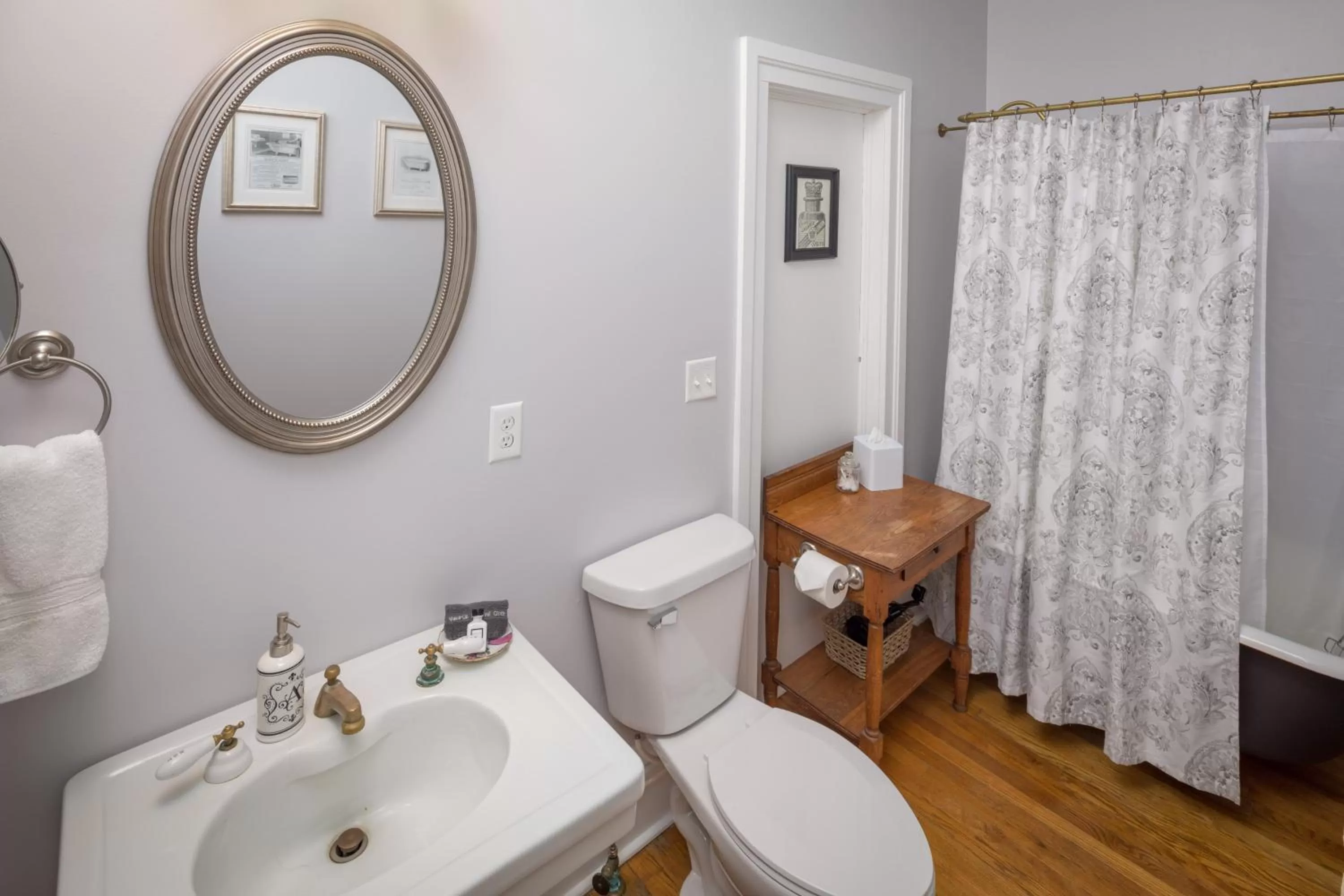 Toilet in Aldrich Guest House