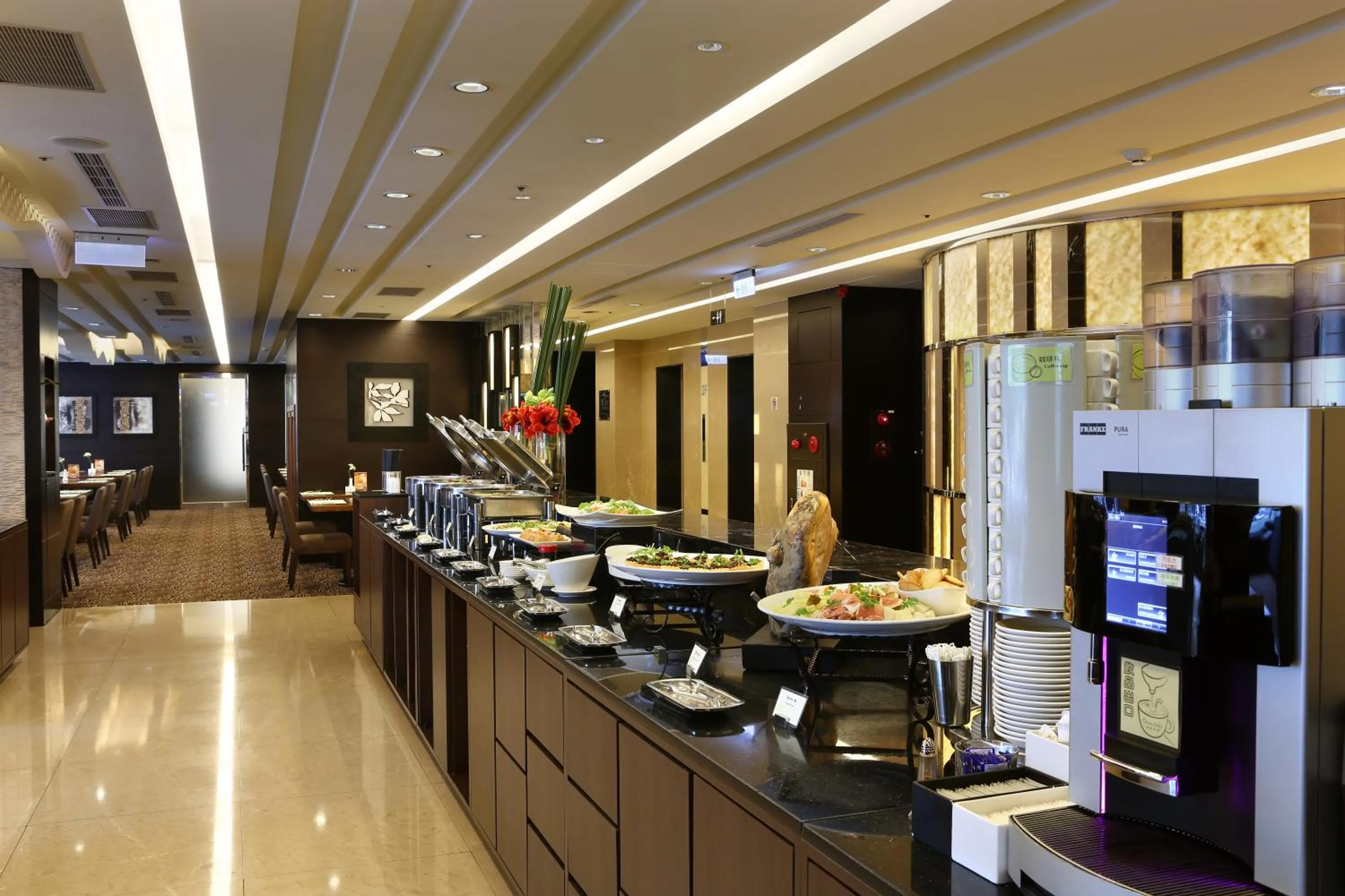 Restaurant/places to eat in Urban Hotel33