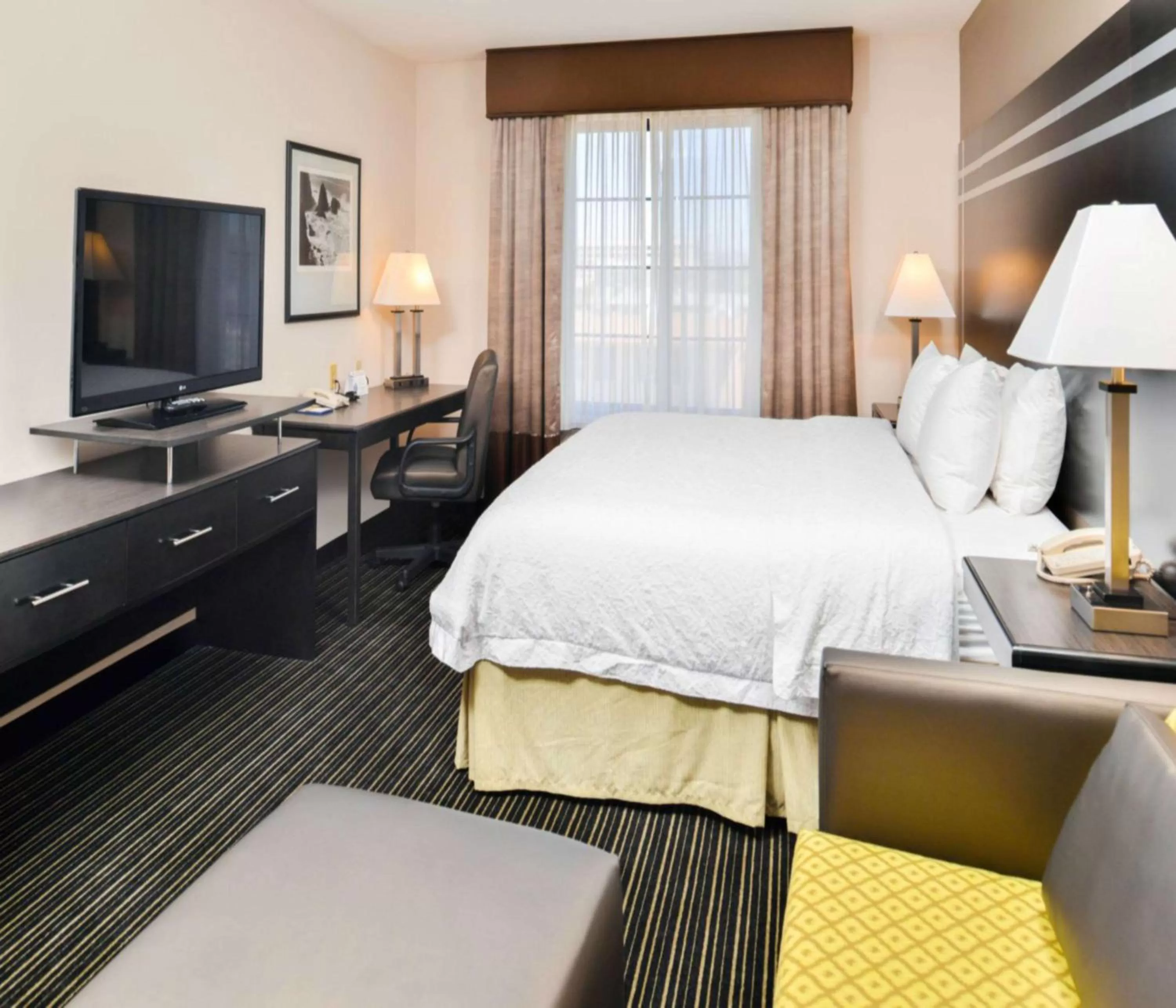 Bedroom, Bed in Hampton Inn & Suites San Francisco-Burlingame-Airport South