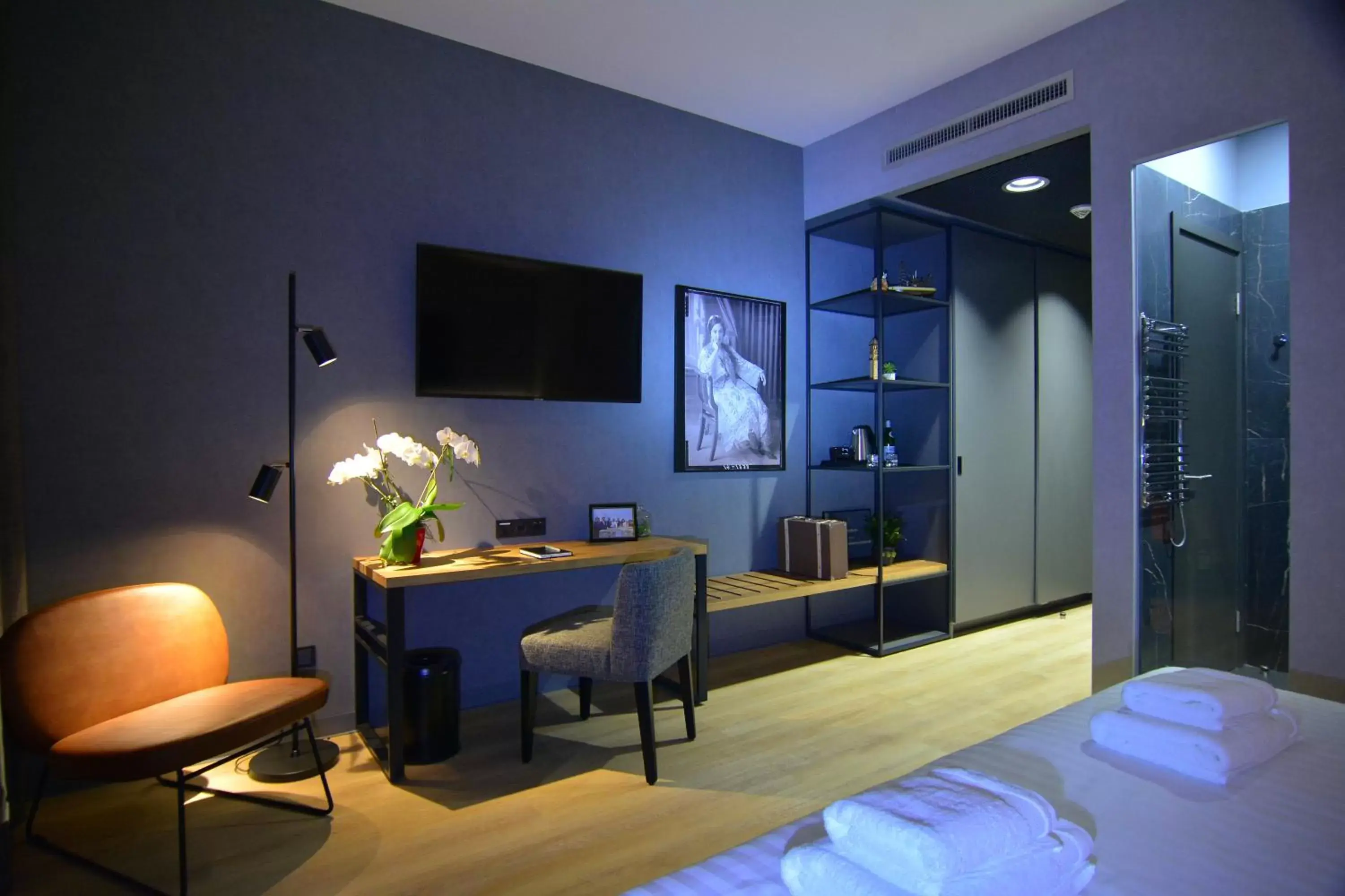 Deluxe King Room in mk hotel tirana Deluxe King Room in mk hotel tirana