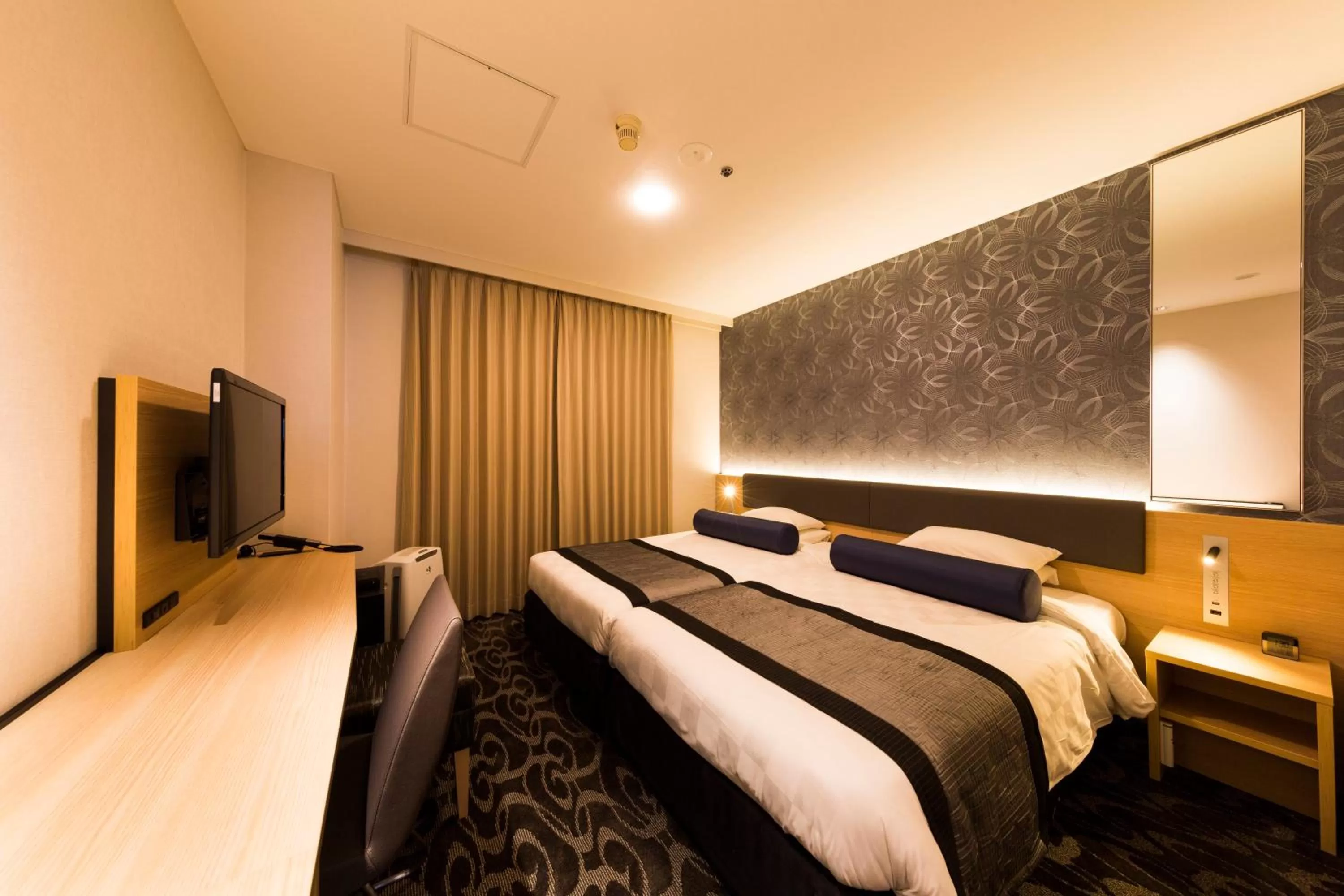 Bedroom, Bed in Shin Osaka Esaka Tokyu REI Hotel