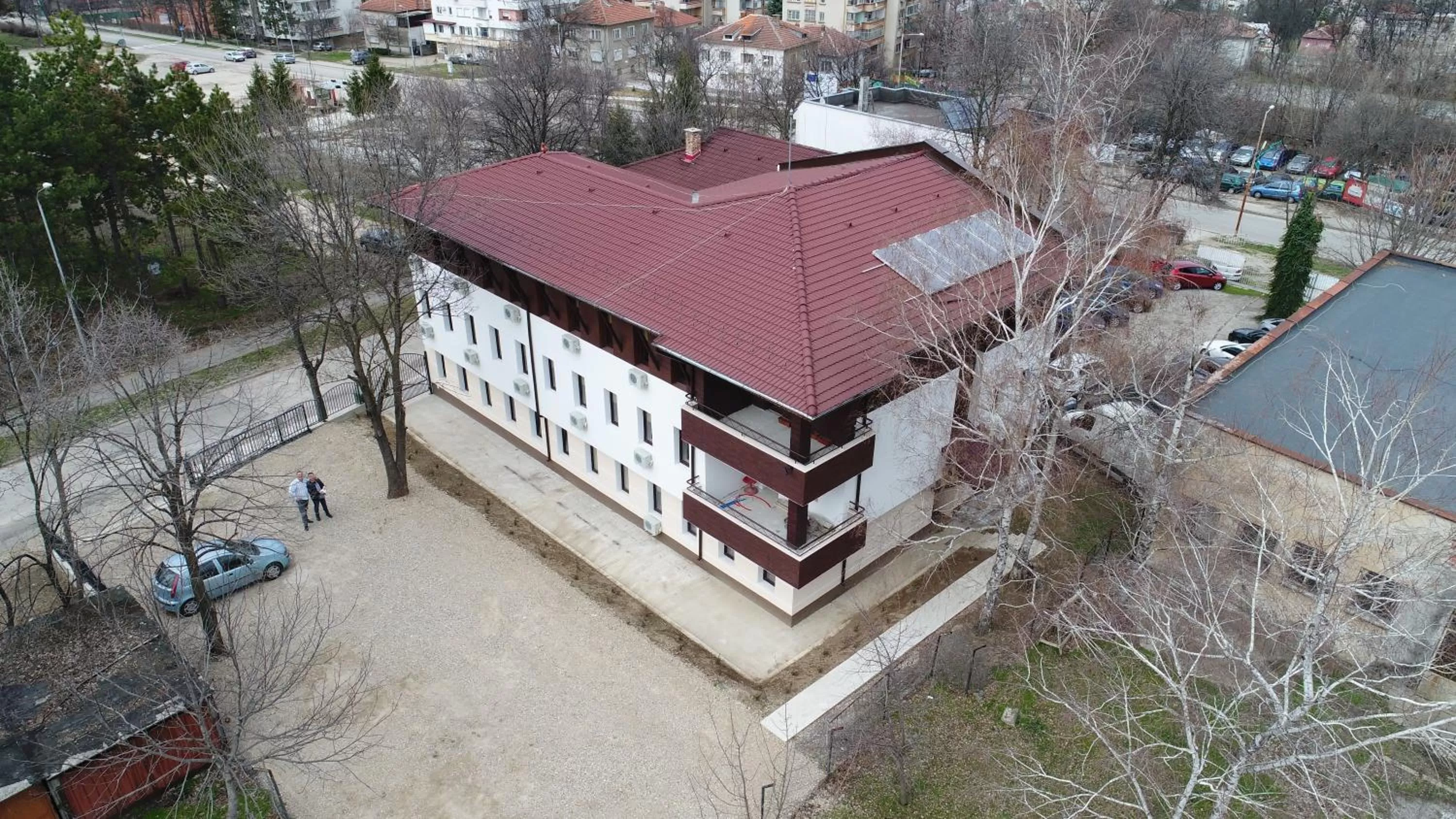 Bird's eye view in Complex Friends