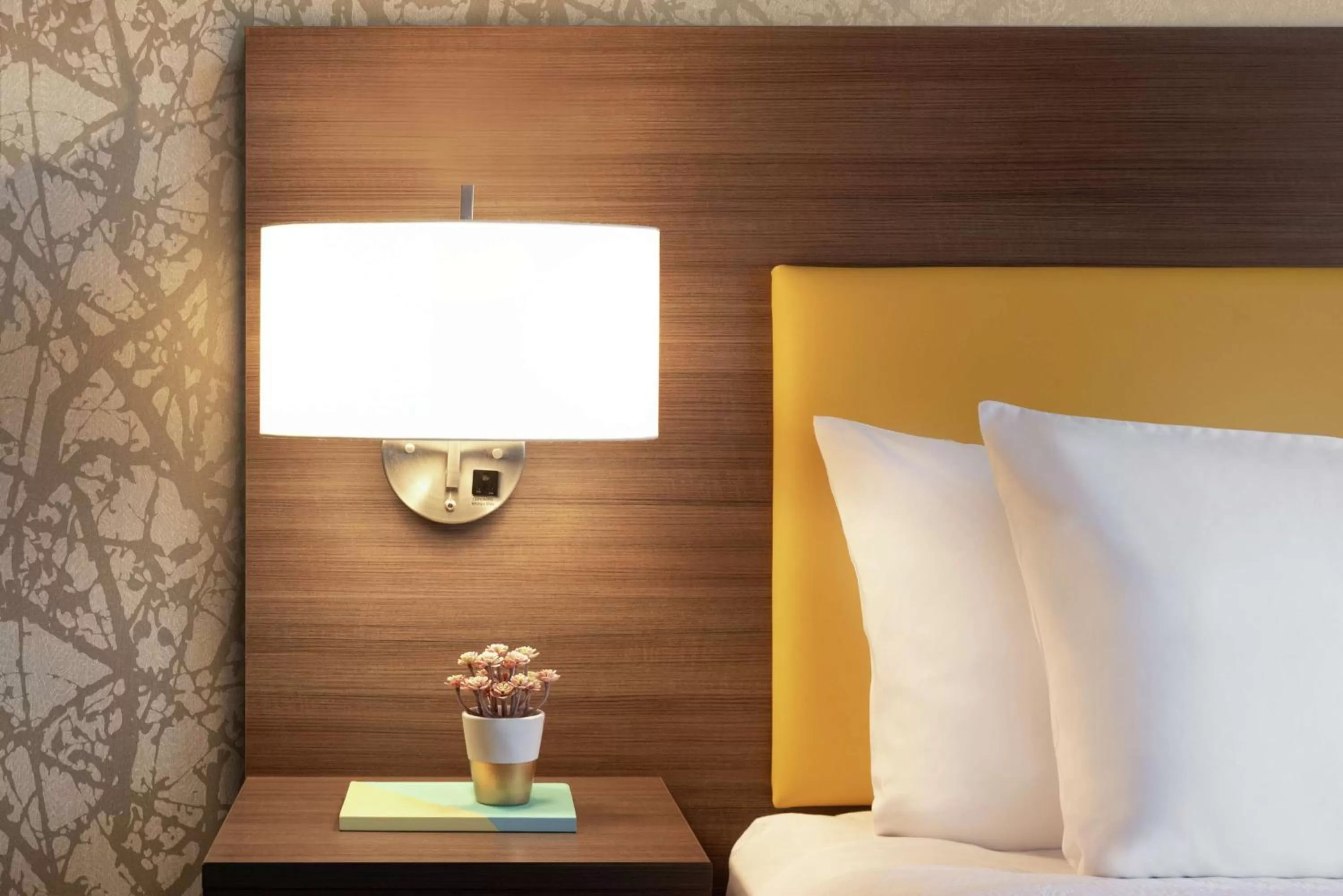 Bed in Home2 Suites By Hilton Overland Park, Ks