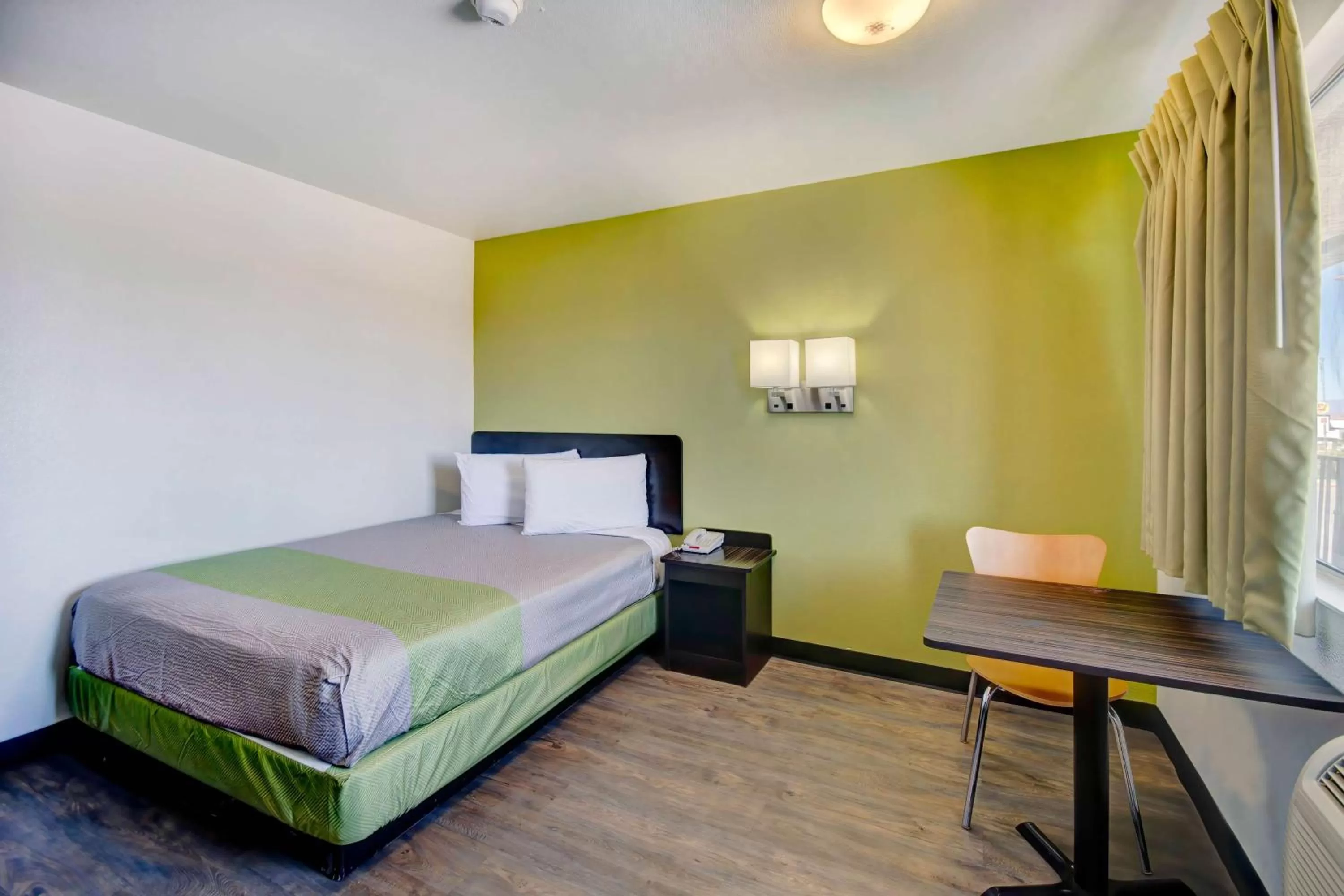 Bedroom, Bed in Motel 6-Douglas, AZ