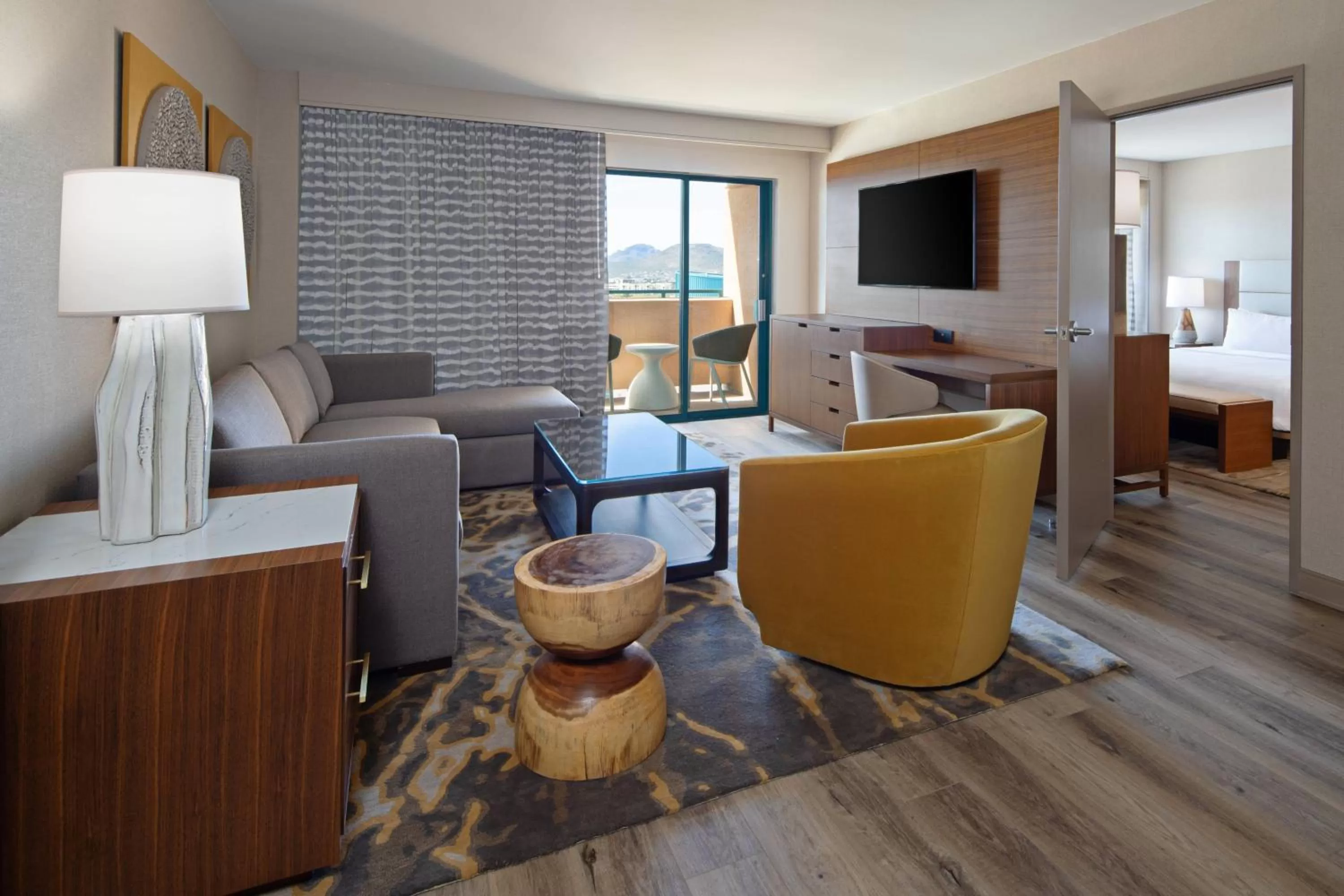 Photo of the whole room in Tucson Marriott University Park