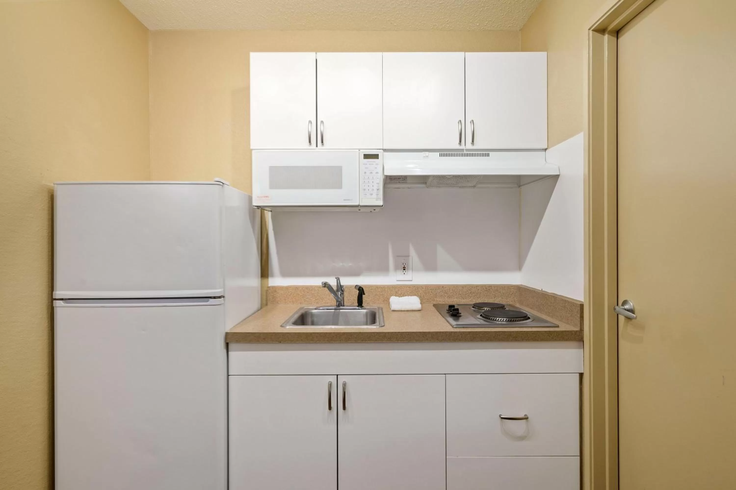 Kitchen or kitchenette in Extended Stay America Suites - Washington, DC - Falls Church - Merrifield