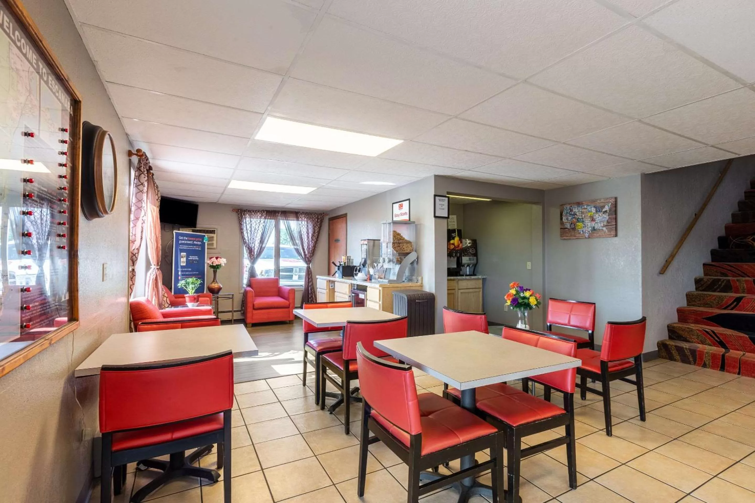 Lobby or reception in Econo Lodge Inn & Suites Escanaba North