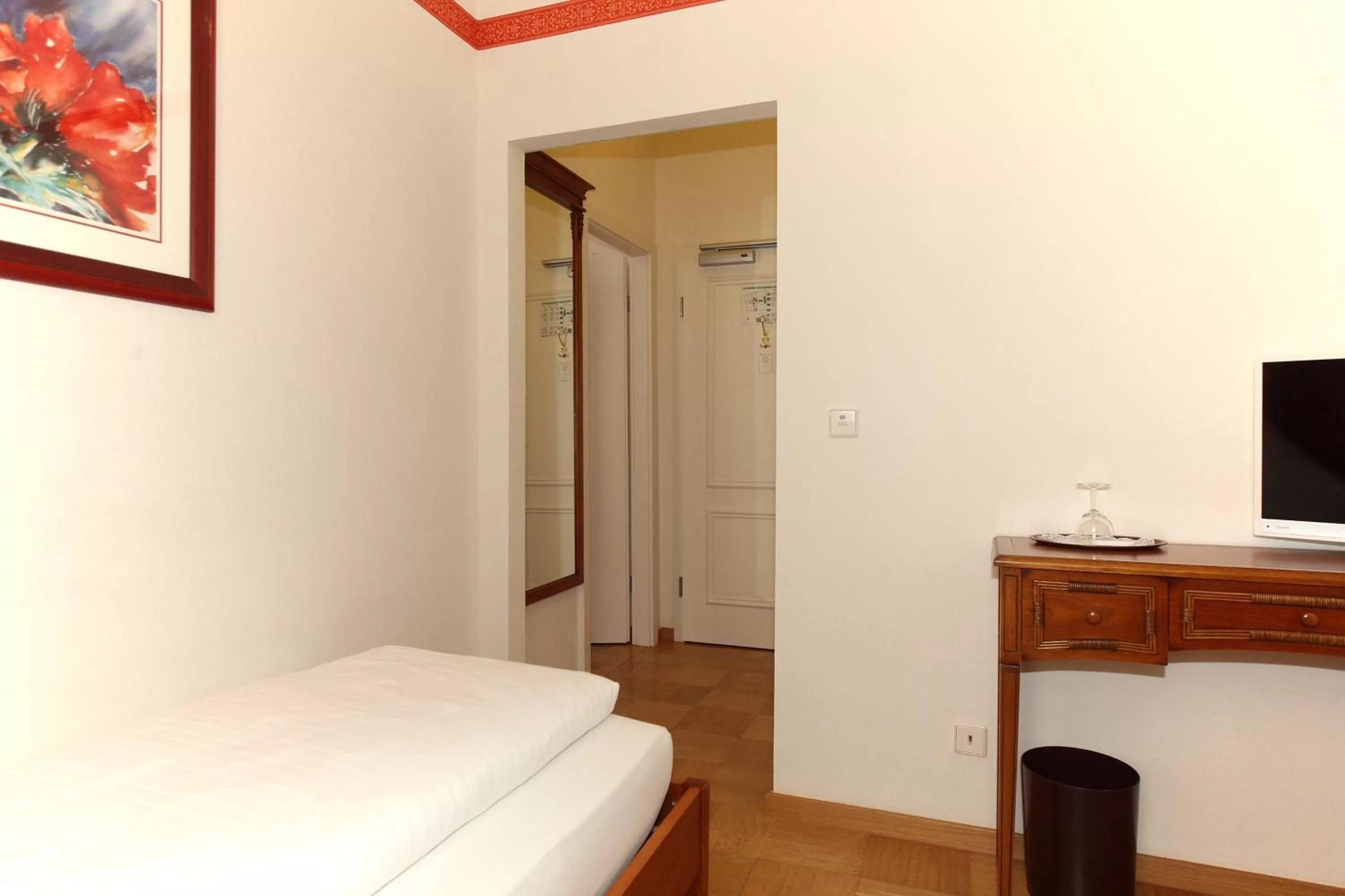 Decorative detail, Bed in Hotel Rathausglöckel