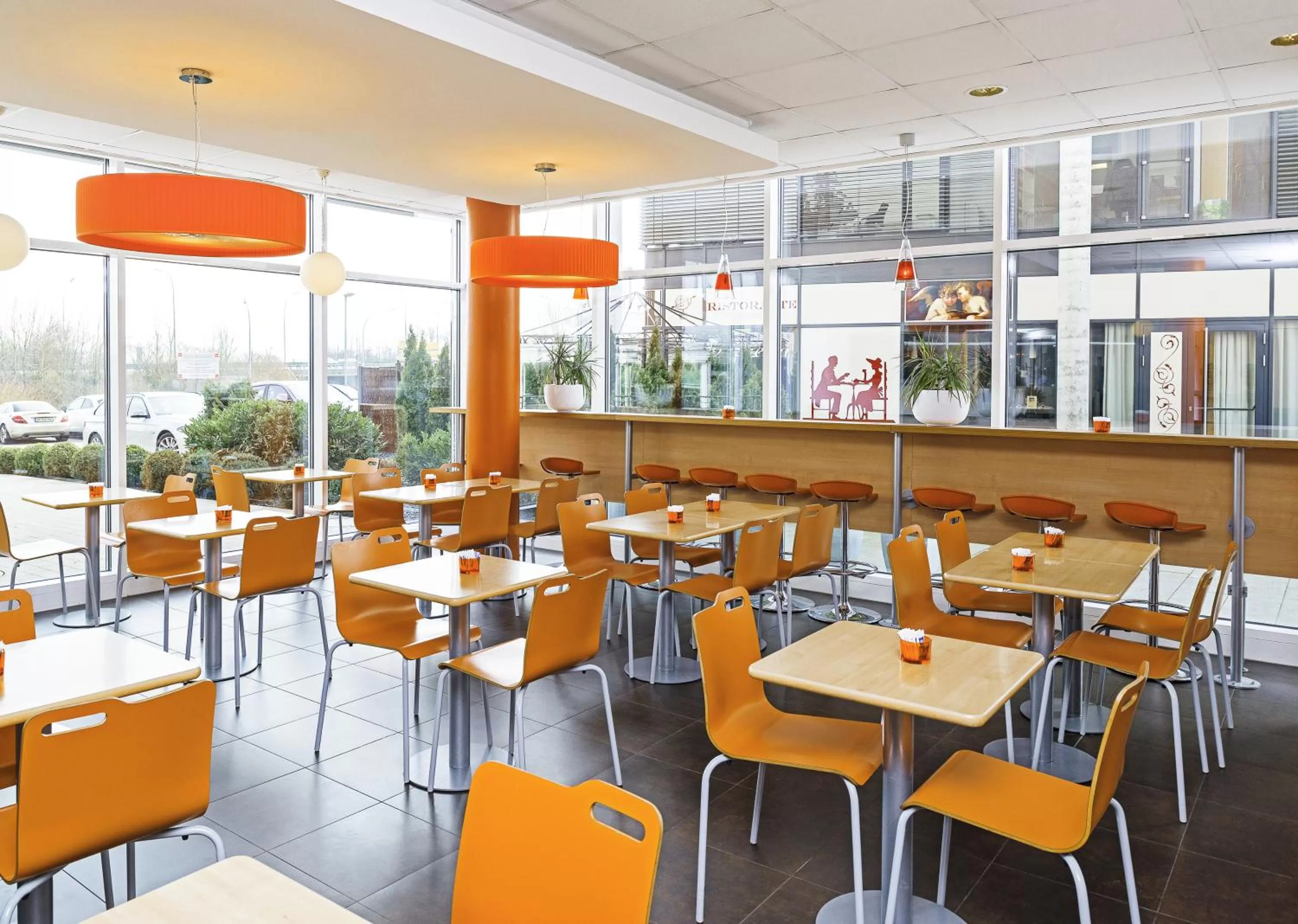 Restaurant/places to eat in ibis Budget Luxembourg Sud