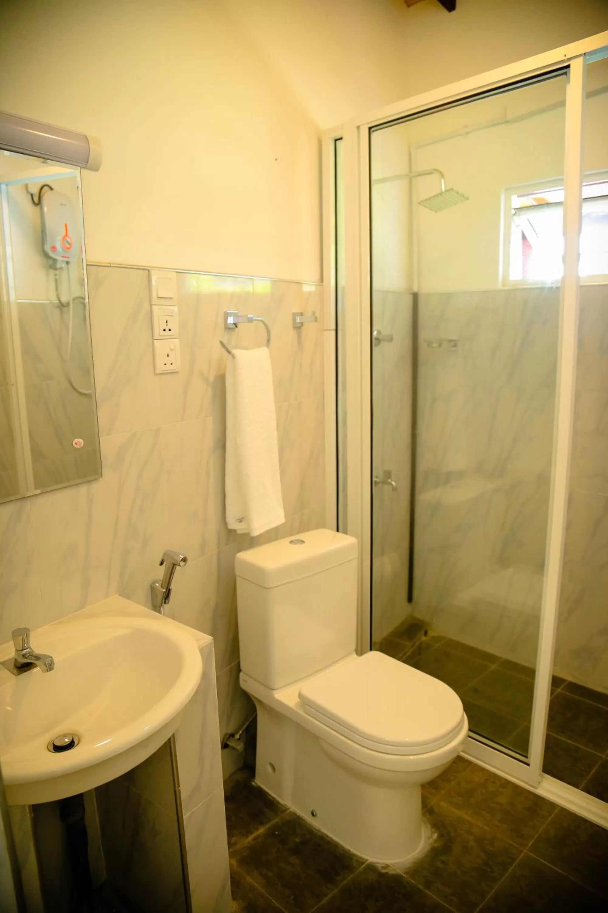 Bathroom in White Lodge