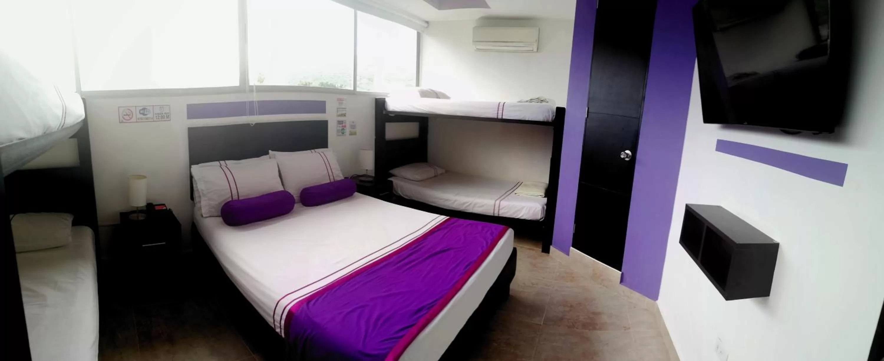 Bunk Bed in HOTEL COLOURS Cali