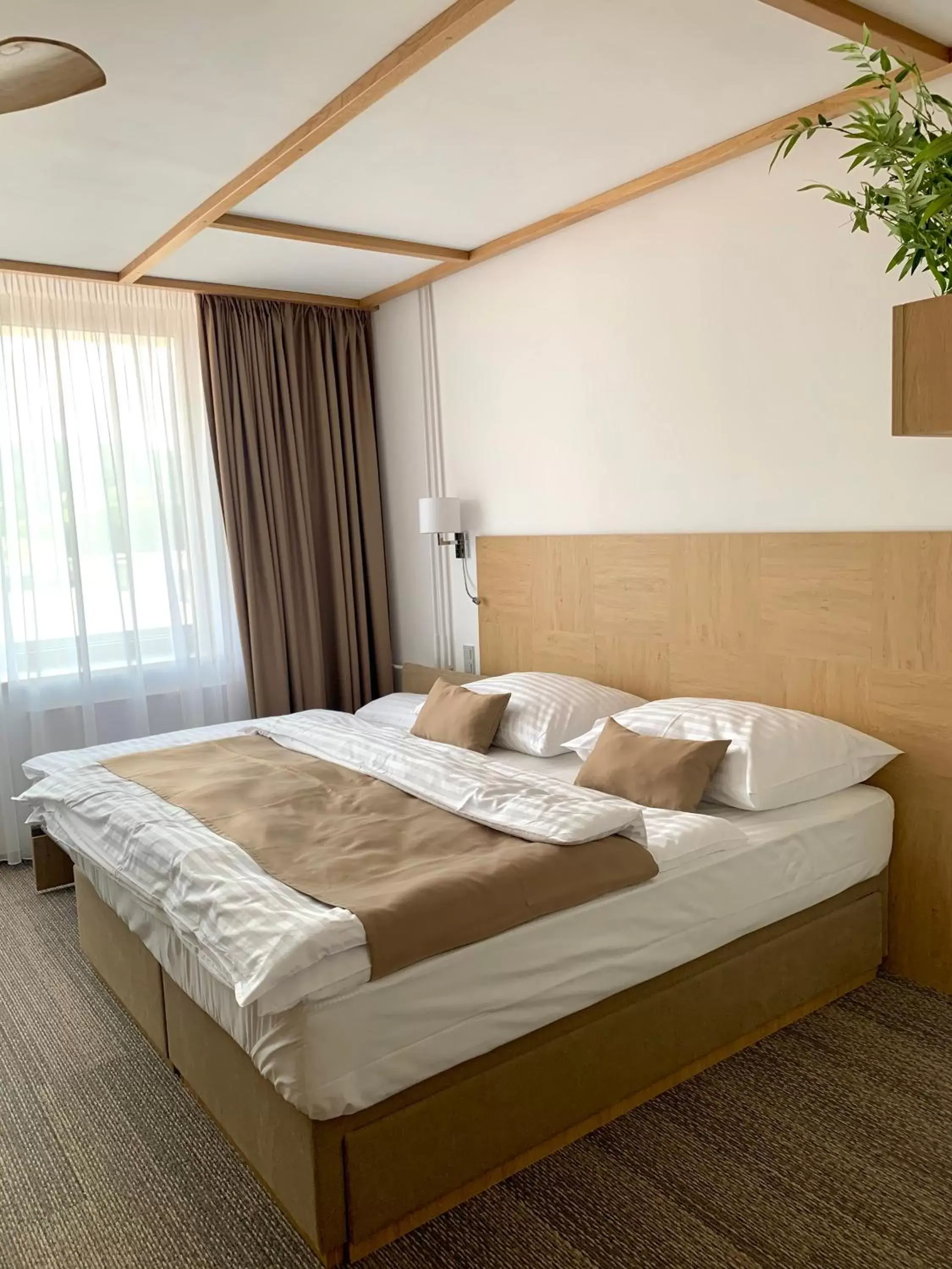 Superior Triple Room with Lake View in Hotel Adamantino Superior Triple Room with Lake View in Hotel Adamantino