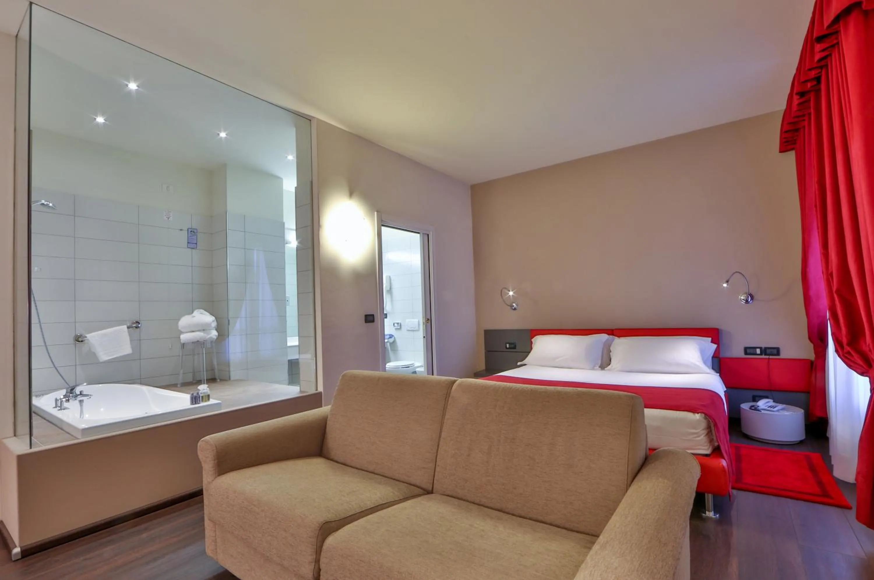 Photo of the whole room, Bed in Best Western Hotel Genio