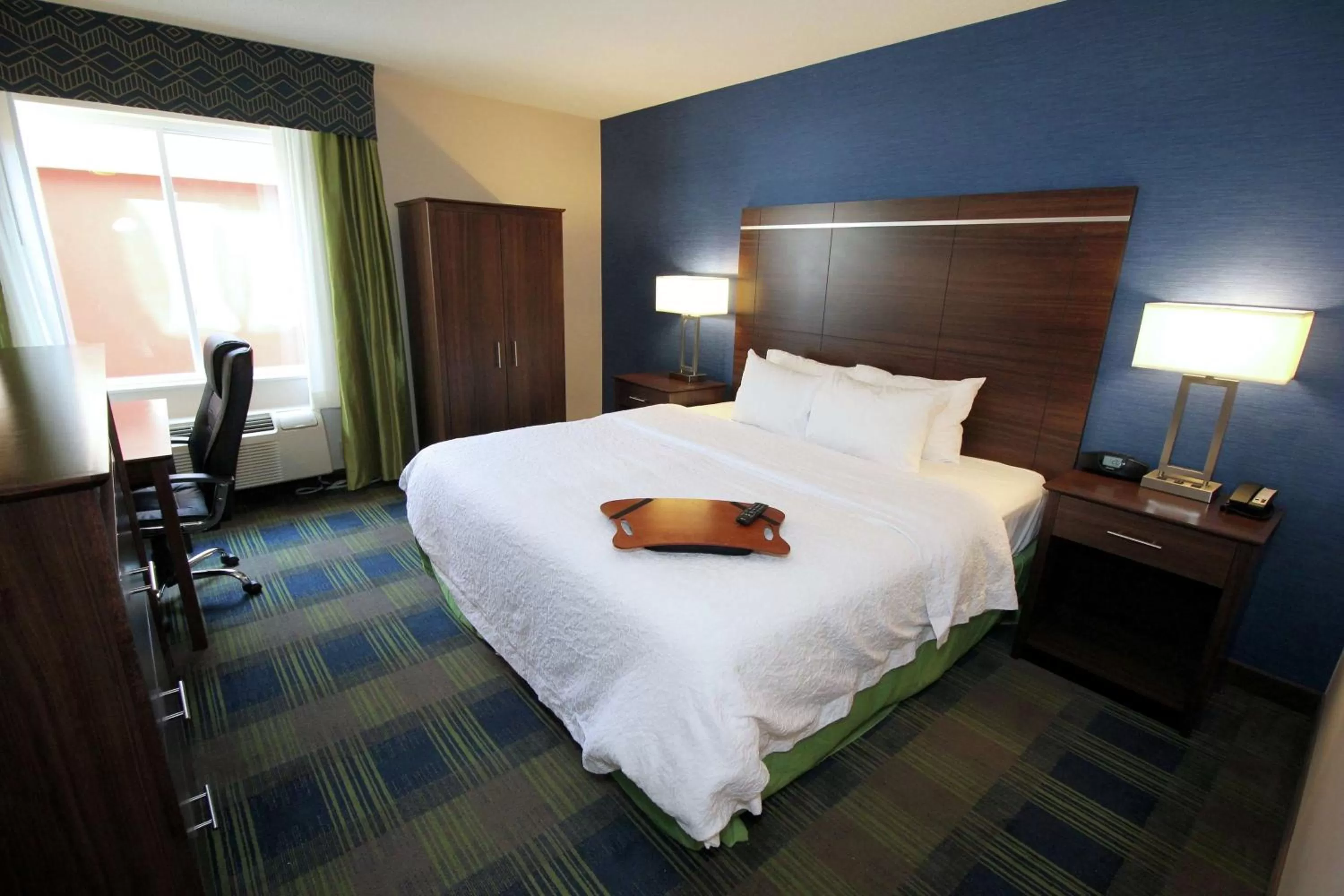 Bedroom, Bed in Hampton Inn Sandusky-Central