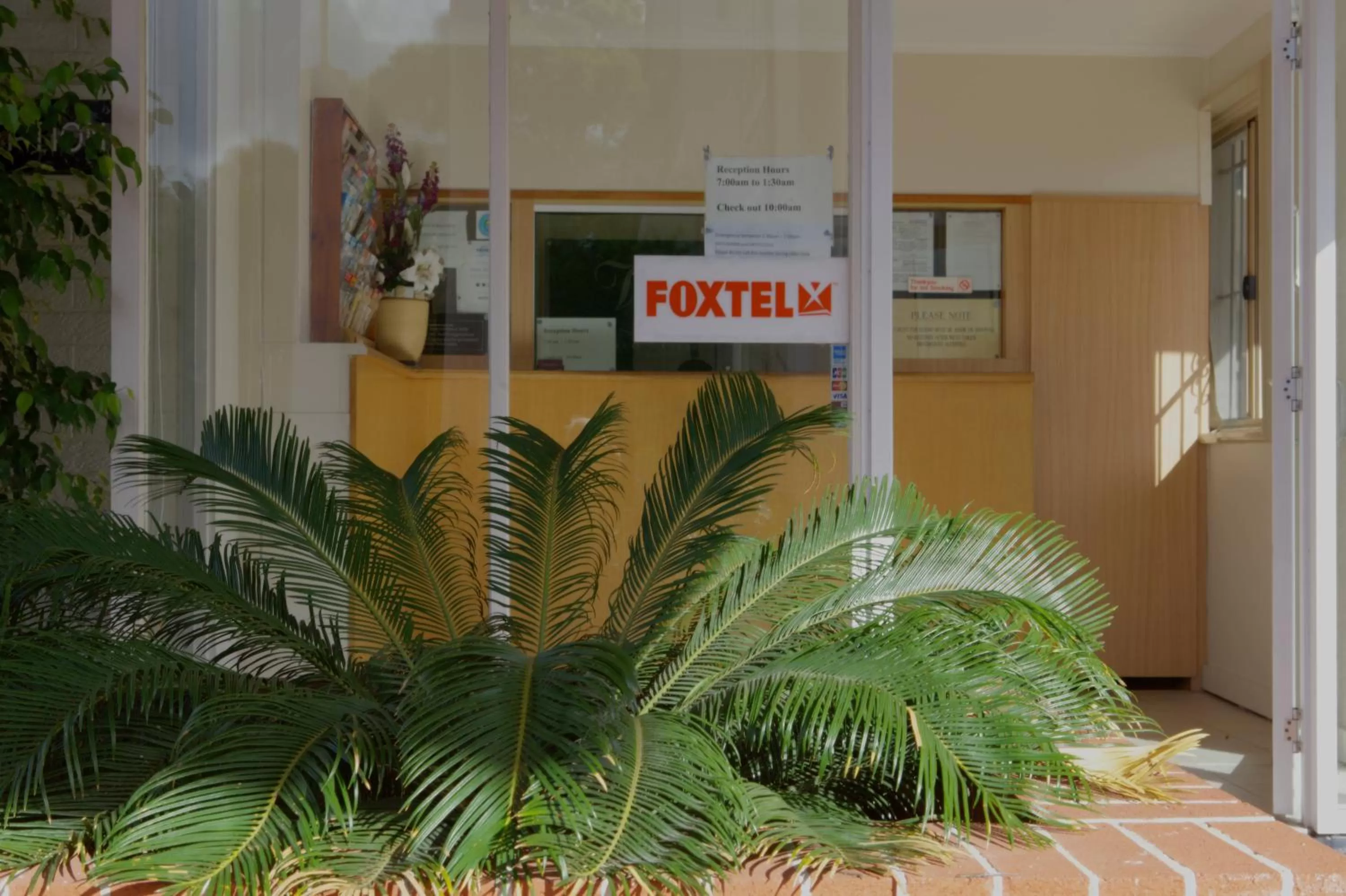 Facade/entrance in Westside Motor Inn