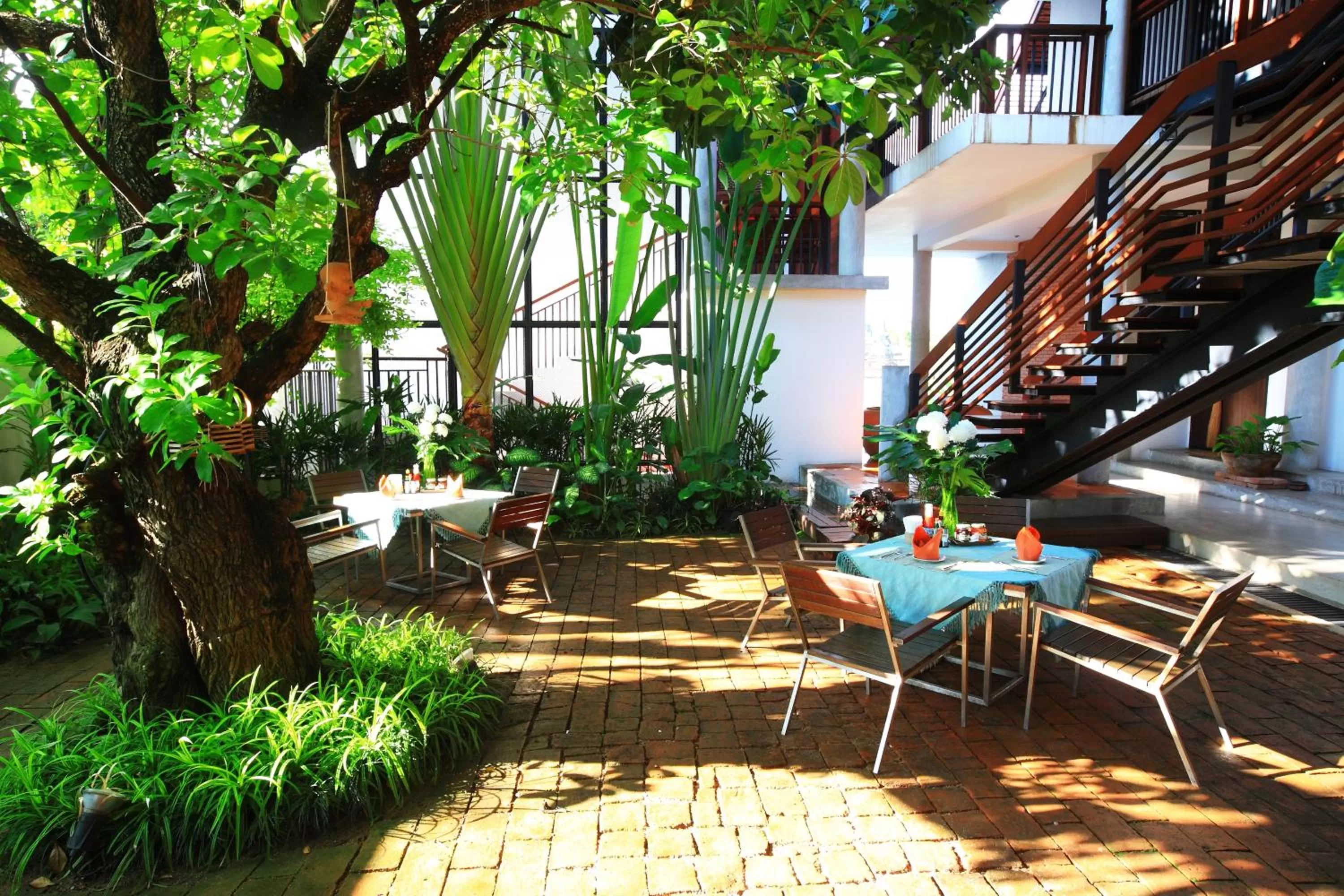 Restaurant/places to eat in iuDia Hotel