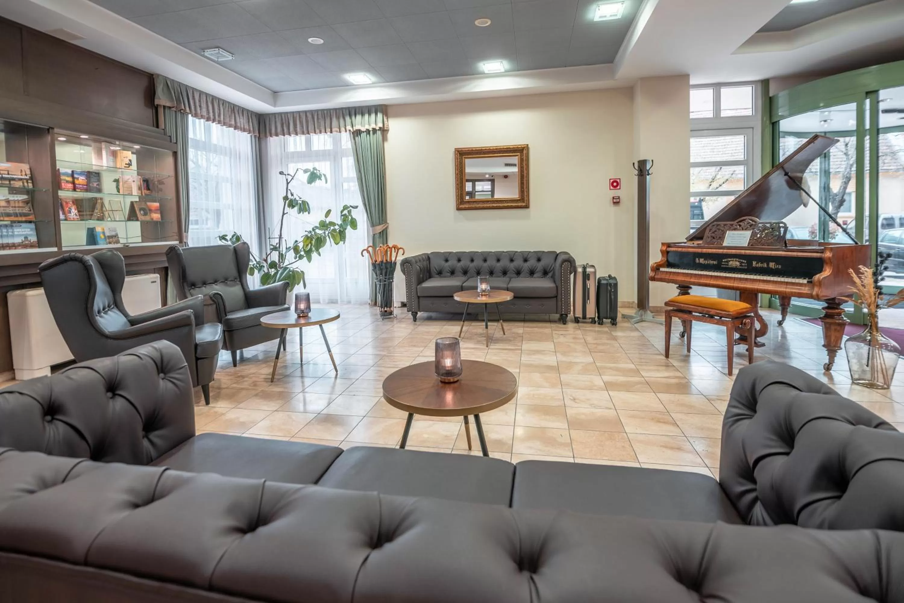 Lobby or reception, Lounge/Bar in Szent János Hotel