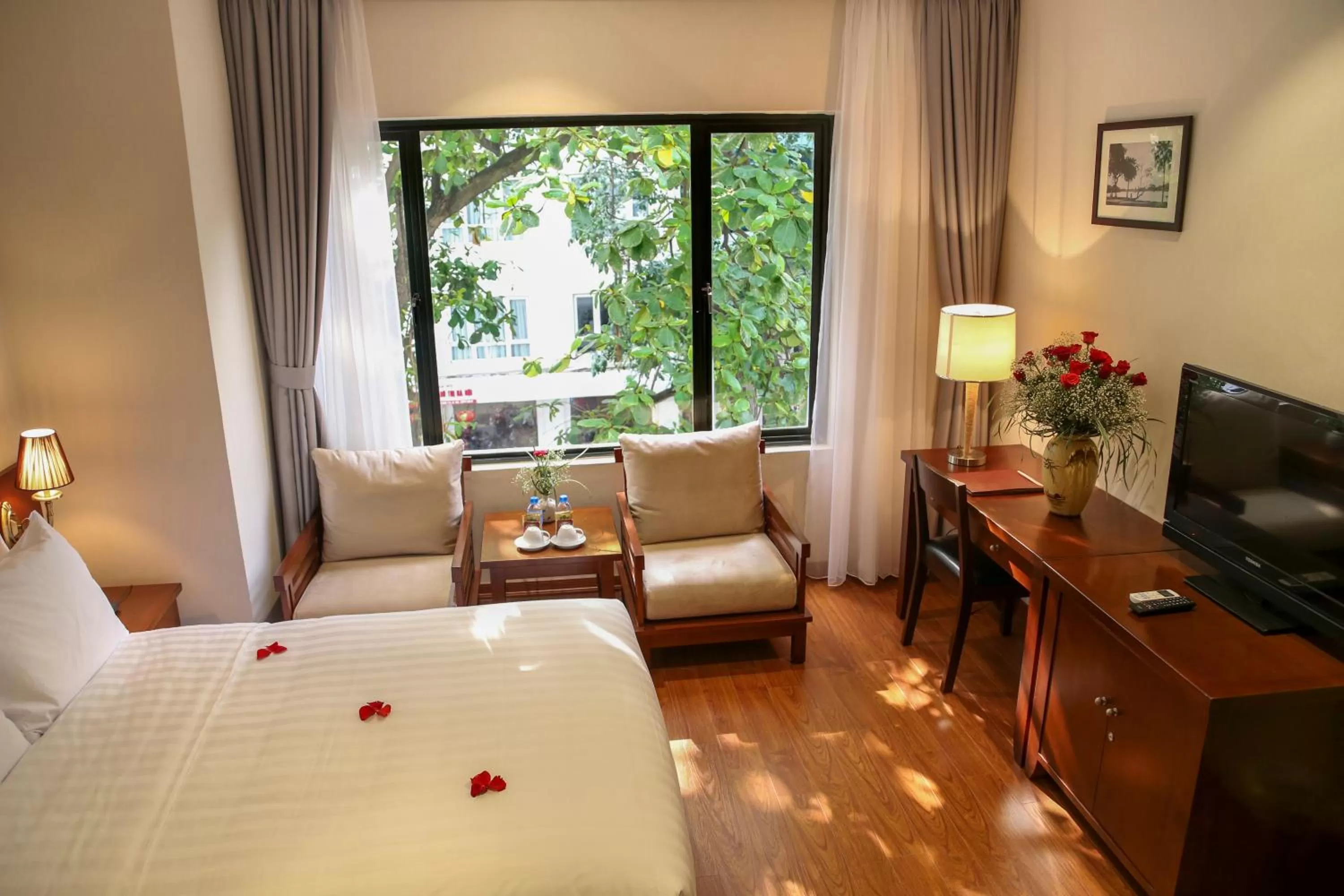 Bedroom, Seating Area in Mon Regency Hotel