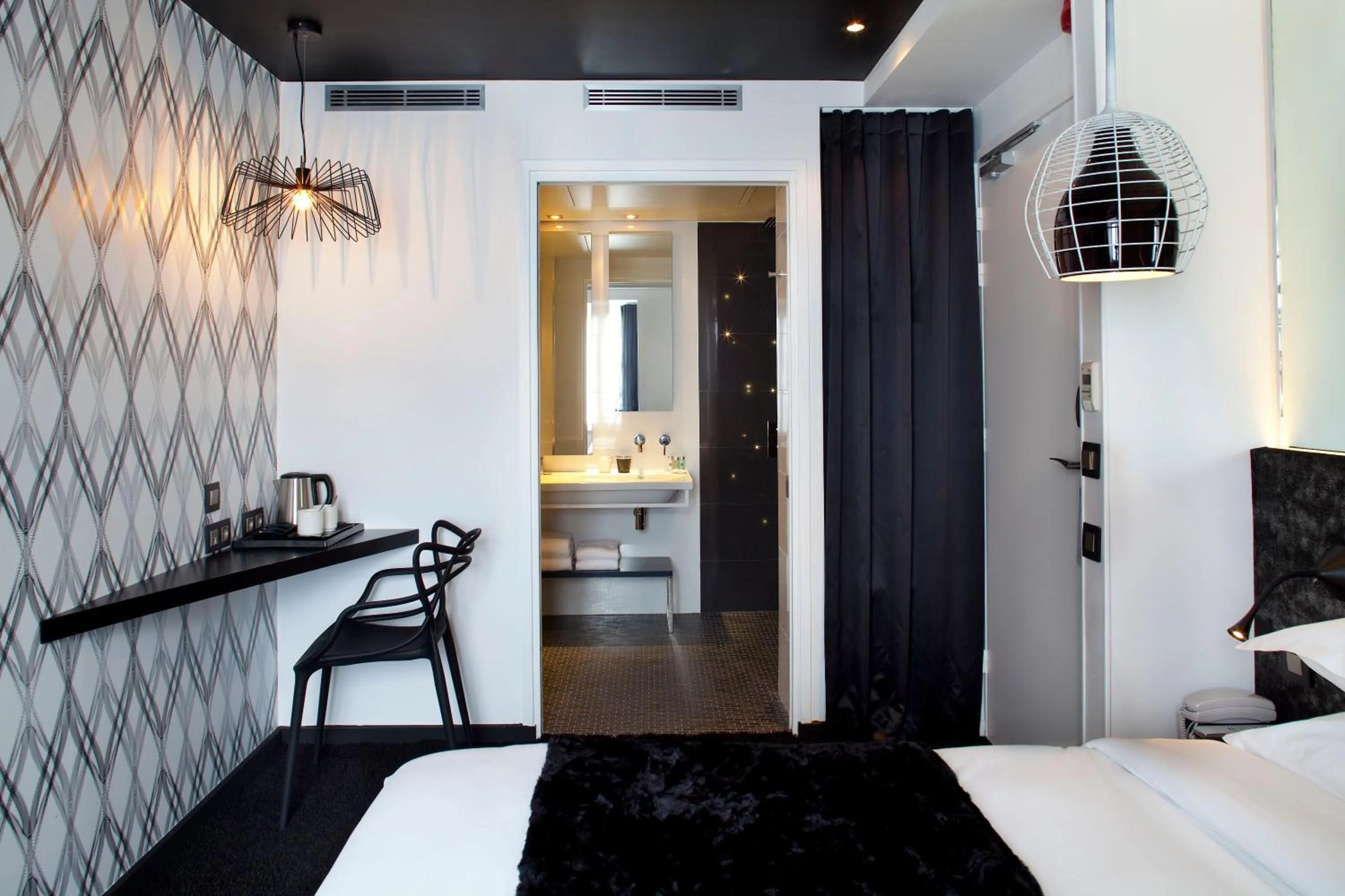 Photo of the whole room, Bed in Georgette Hôtel & Restaurant