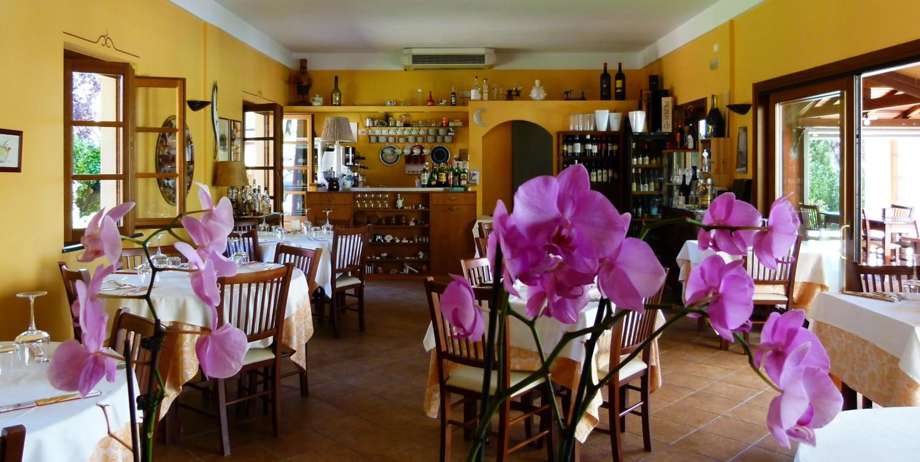 Restaurant/places to eat in Albergo la Luna