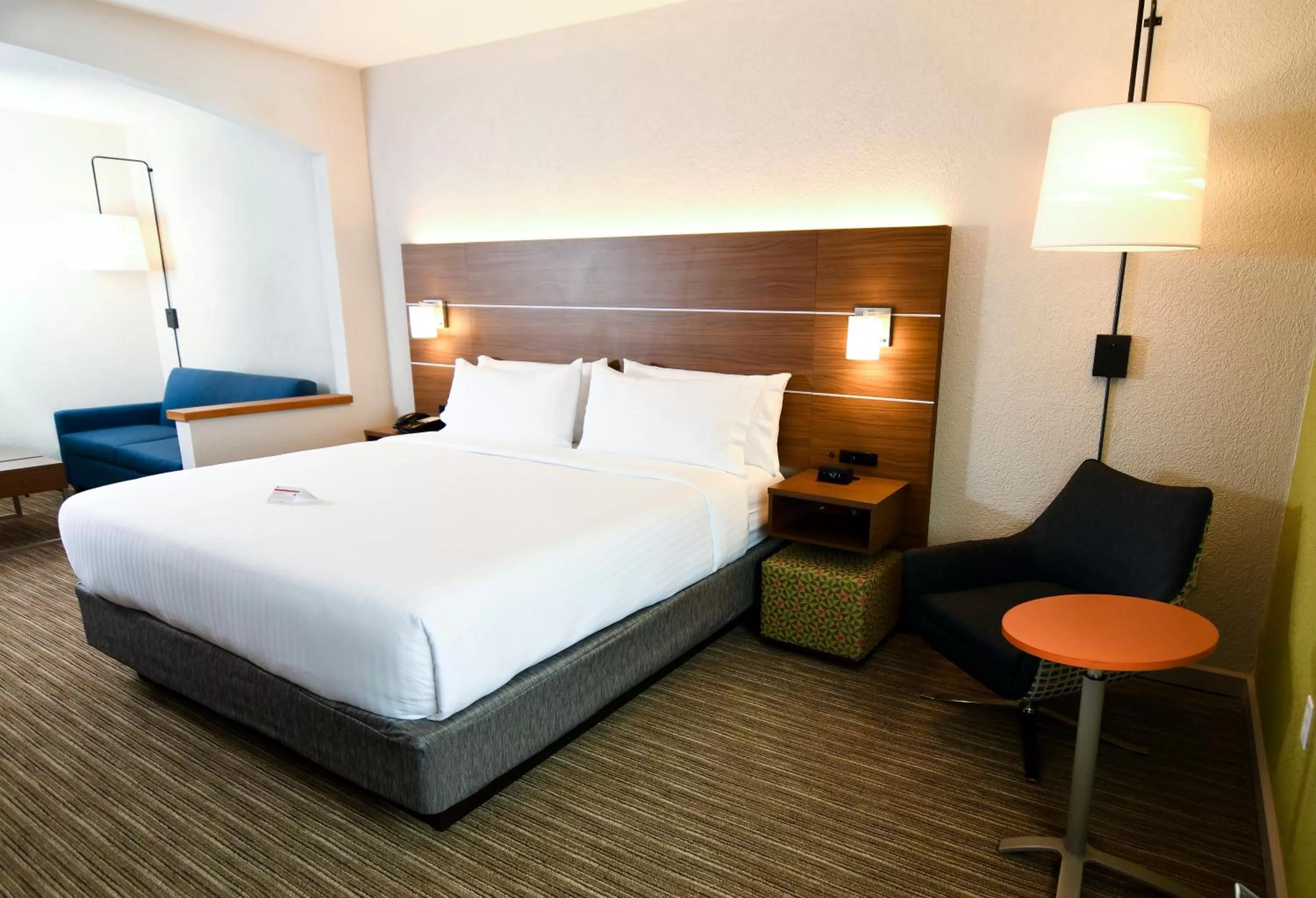 Photo of the whole room, Bed in Holiday Inn Express Hotel & Suites Port Clinton-Catawba Island by IHG