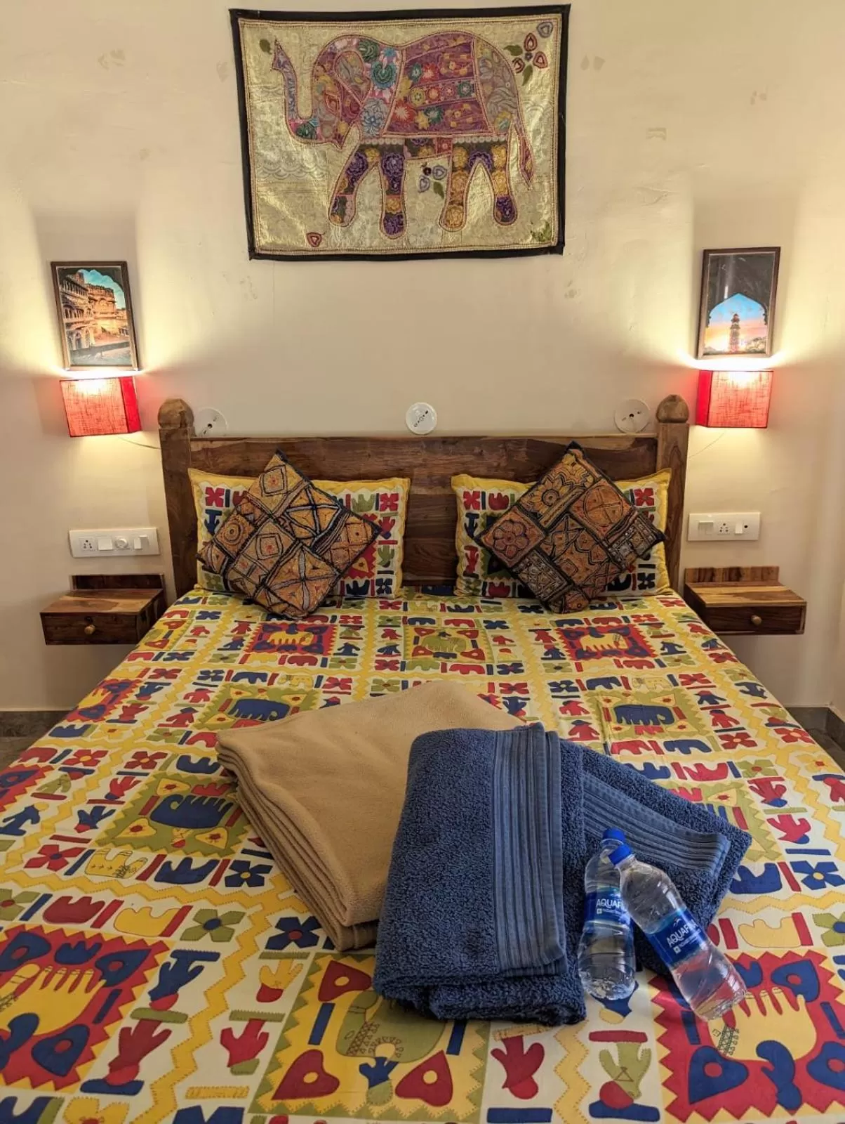 Bed in Corsican Haveli