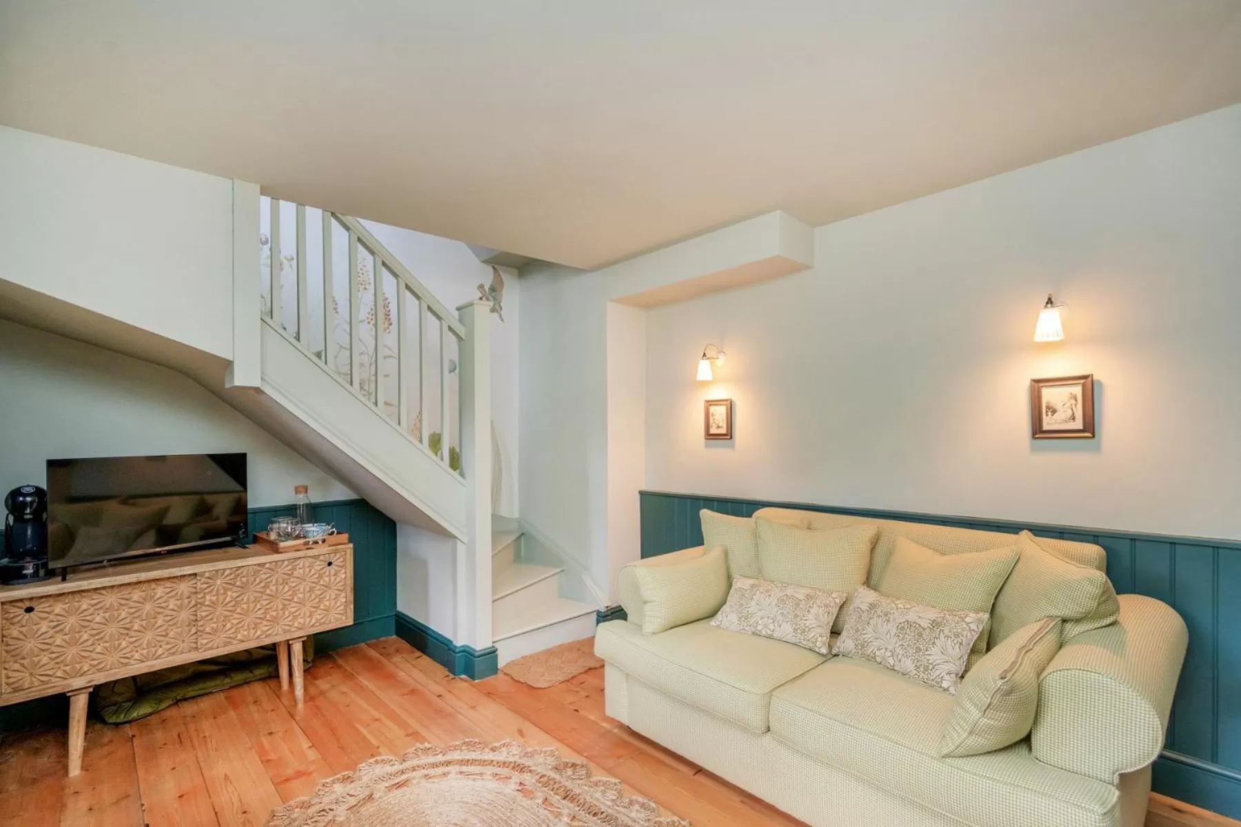 TV and multimedia in The Queens Chew Magna