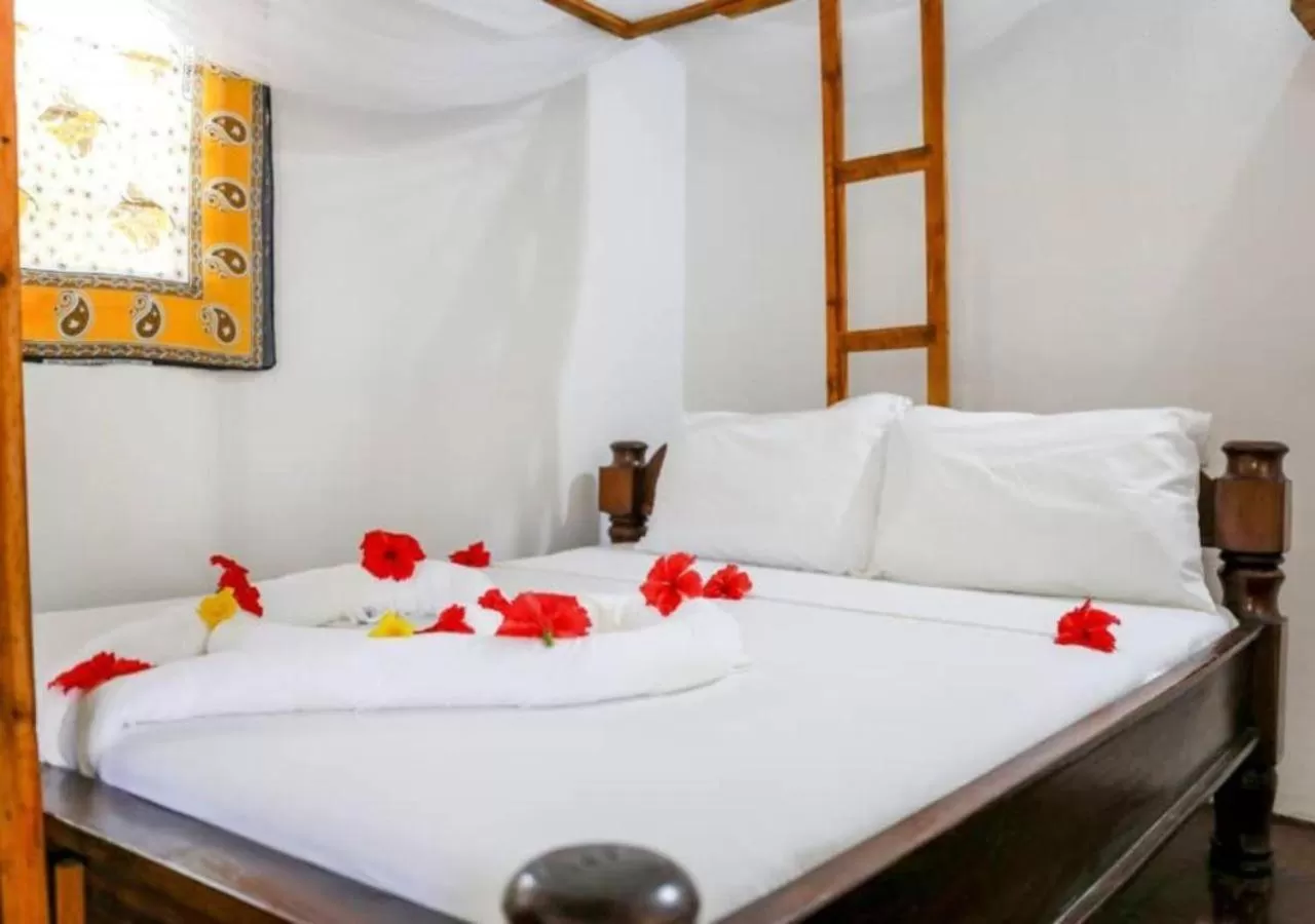 Photo of the whole room, Bed in Mobydick Bungalow Nungwi