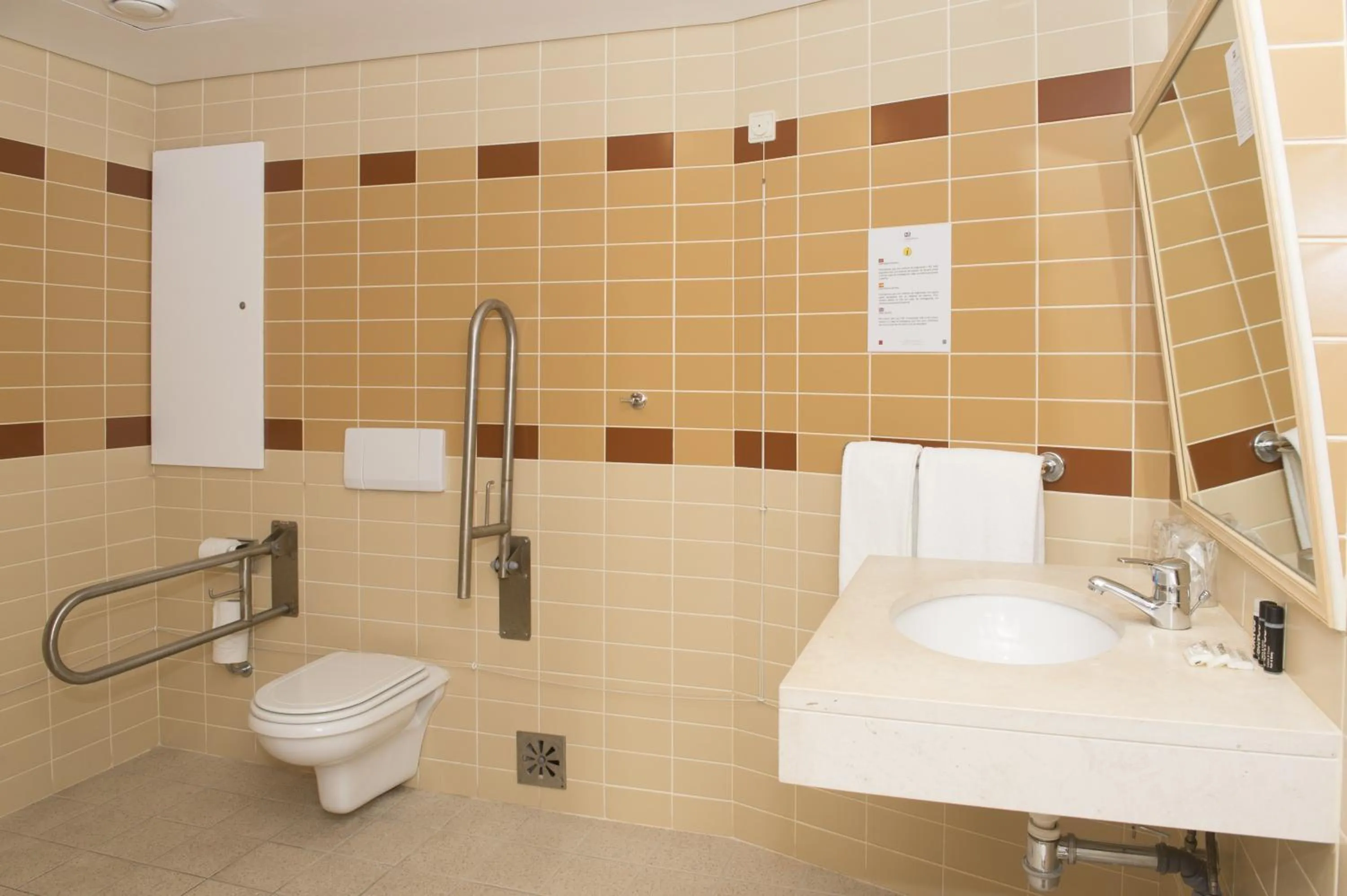 Bathroom in Hotel Londres Estoril / Cascais