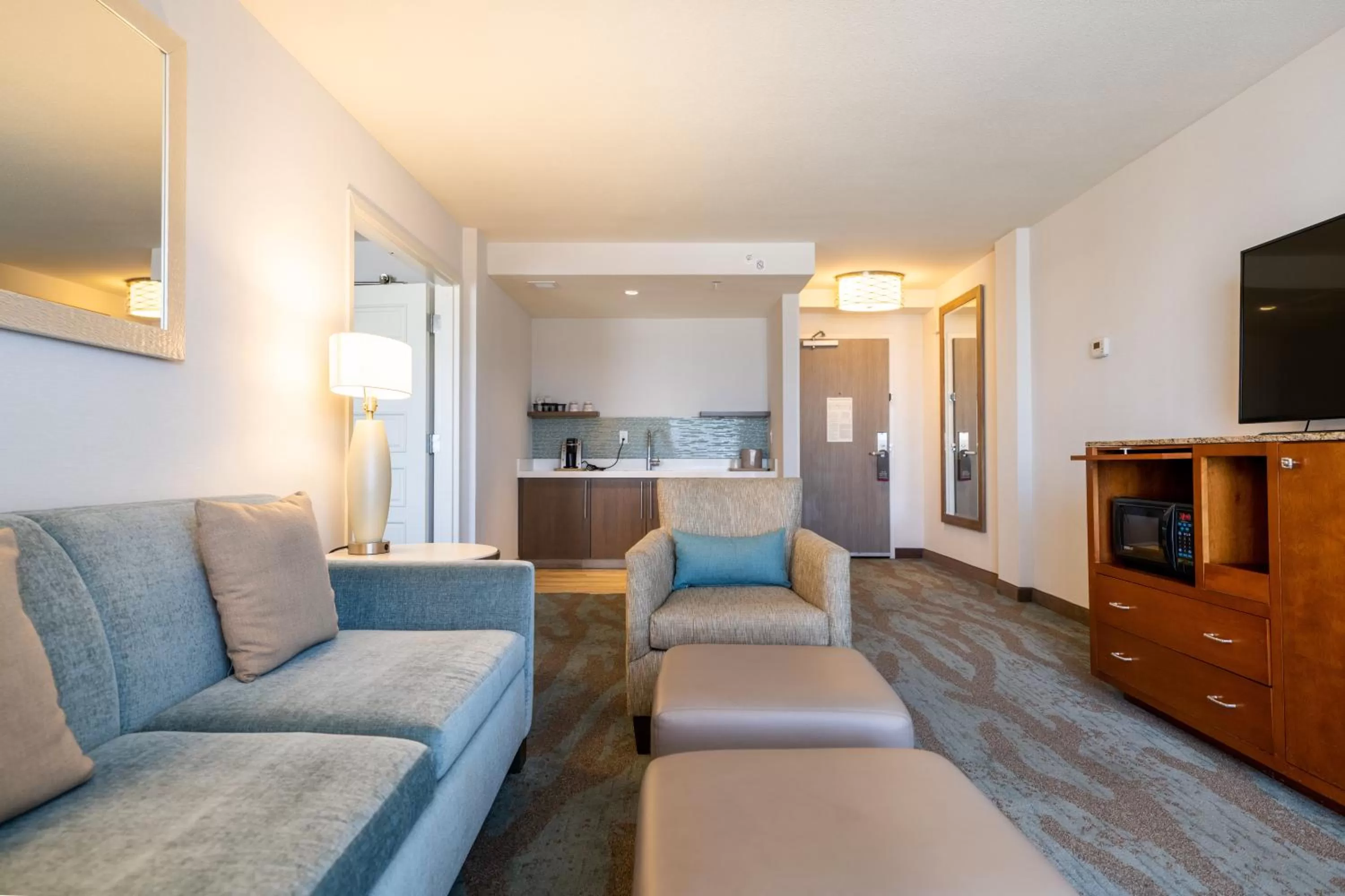 Bedroom in Crowne Plaza Ventura Beach by IHG